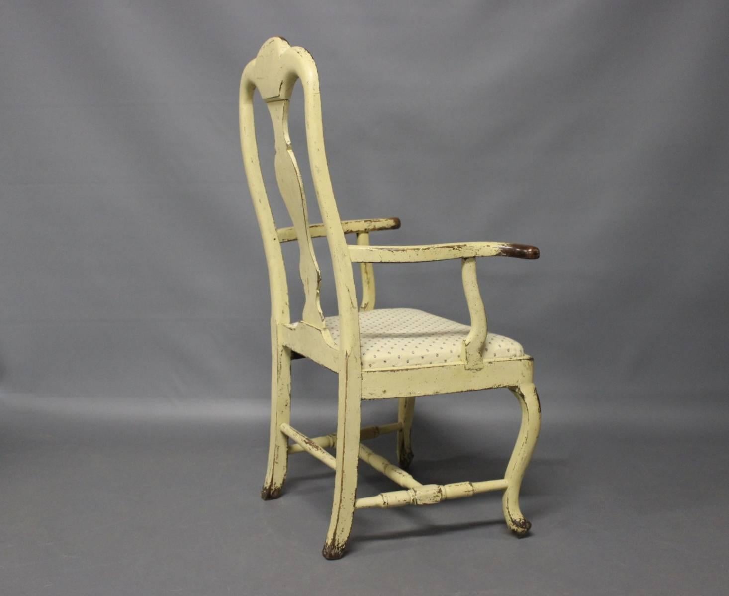La chaise rococo en bois peint du Danemark, datant d'environ 1740, est un bel exemple de mobilier de la période rococo. Le rococo est un style orné et décoratif apparu au XVIIIe siècle, caractérisé par ses formes courbes, ses détails complexes et