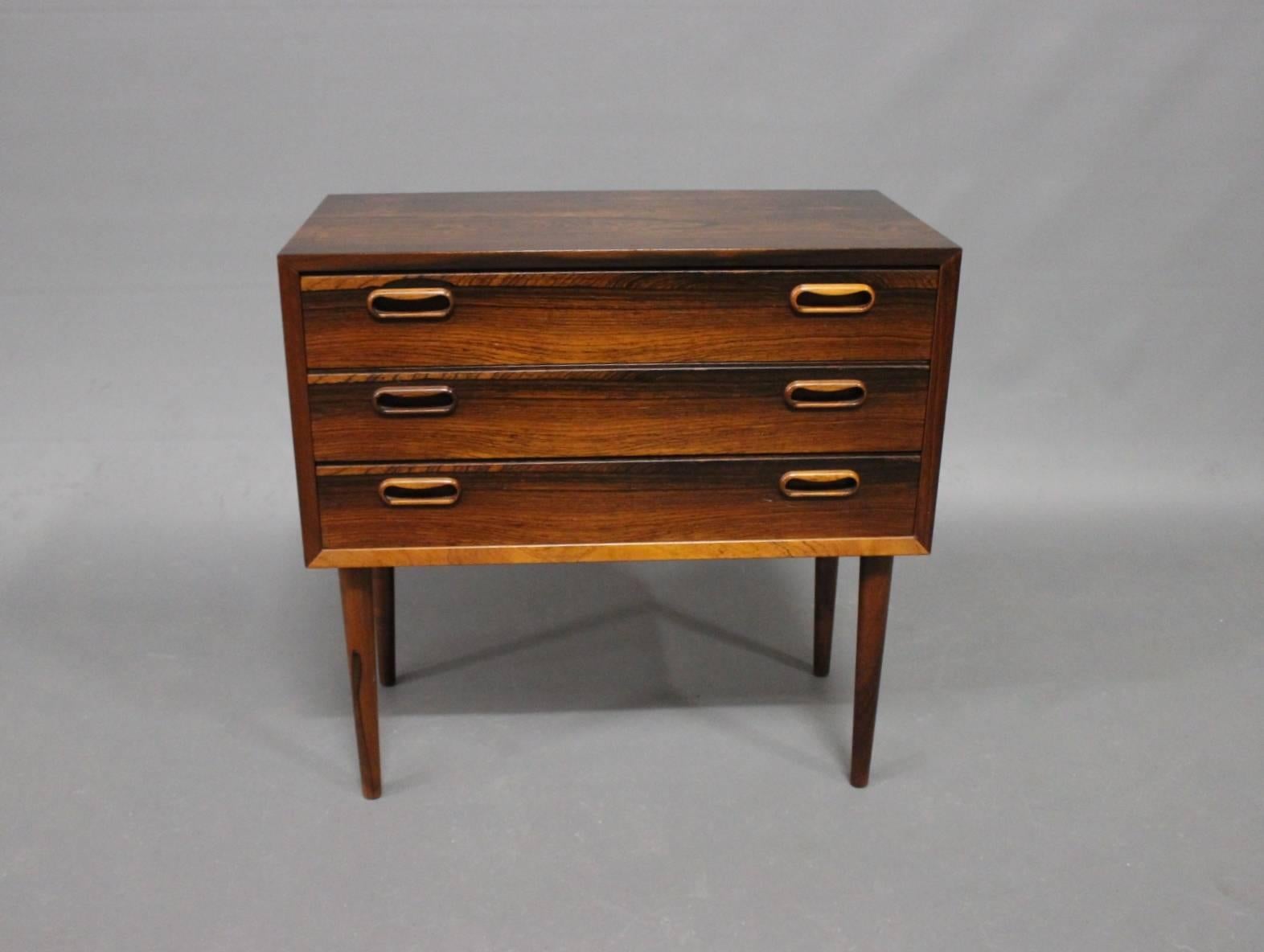 Small chest of drawers in rosewood of Danish design from the 1960s. The chest is in excellent vintage condition.