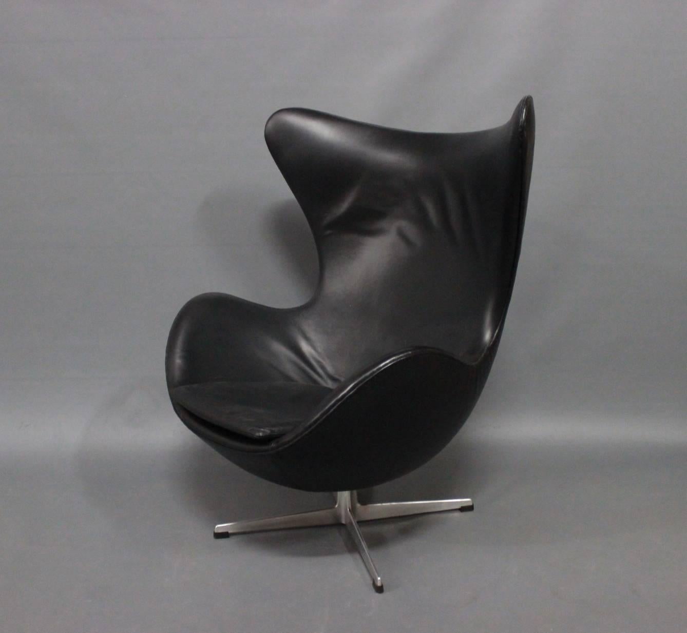 The egg, model 3316, designed by Arne Jacobsen in 1958 and manufactured by Fritz Hansen in 1963. The chair is originally upholstered in black leather, but can be reupholstered if wished.