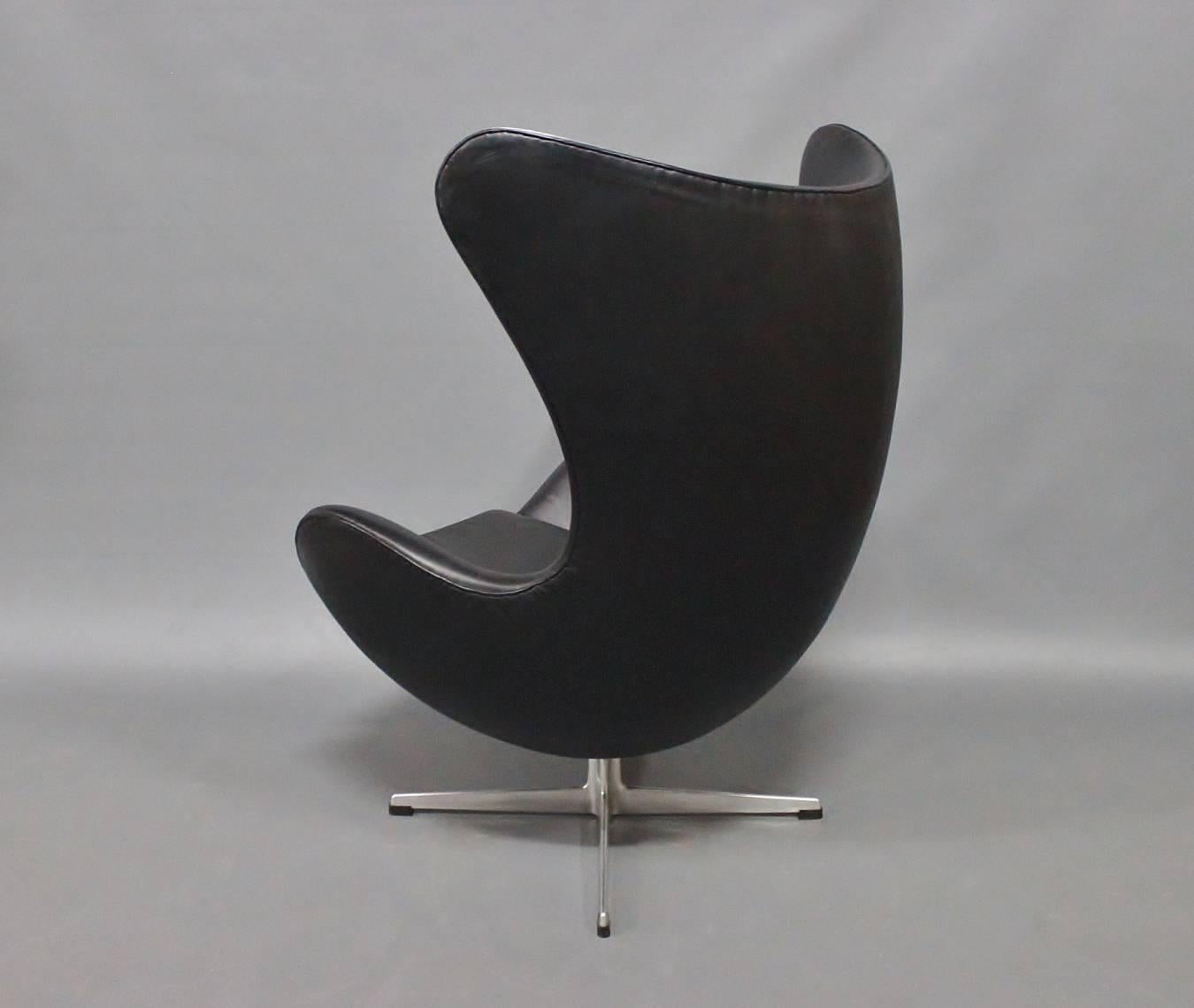 Scandinavian Modern Egg, Model 3316 by Arne Jacobsen and Fritz Hansen, 1963