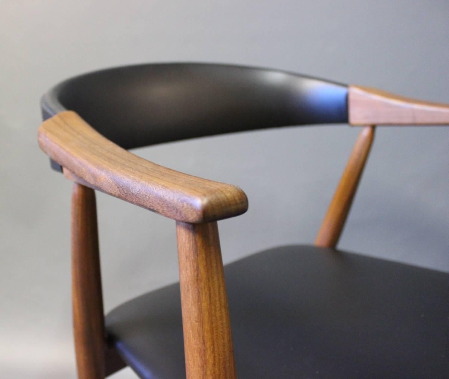 Mid-20th Century Armchair in Teak and Artificial Leather of Danish Design, 1960s