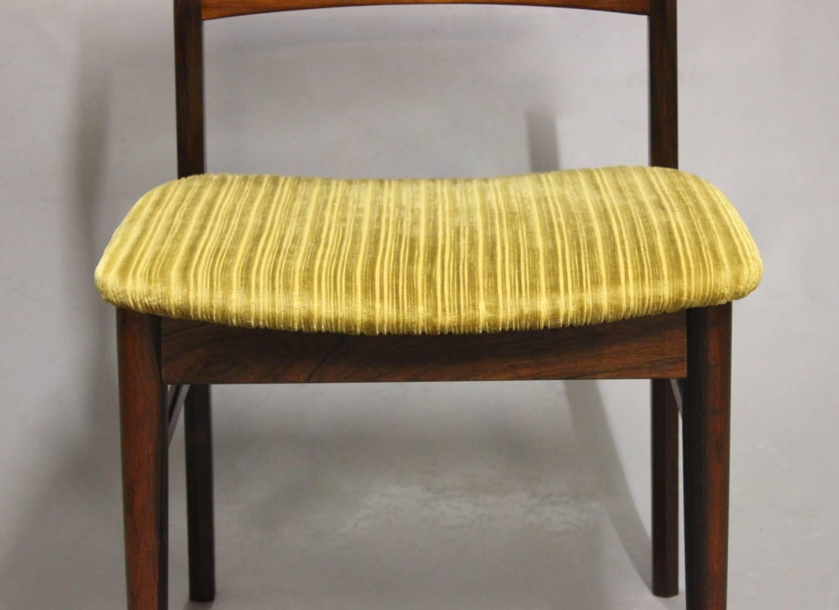 Set aus vier Esszimmerstühlen aus Palisanderholz von Arne Vodder, 1960er Jahre (Mitte des 20. Jahrhunderts) im Angebot