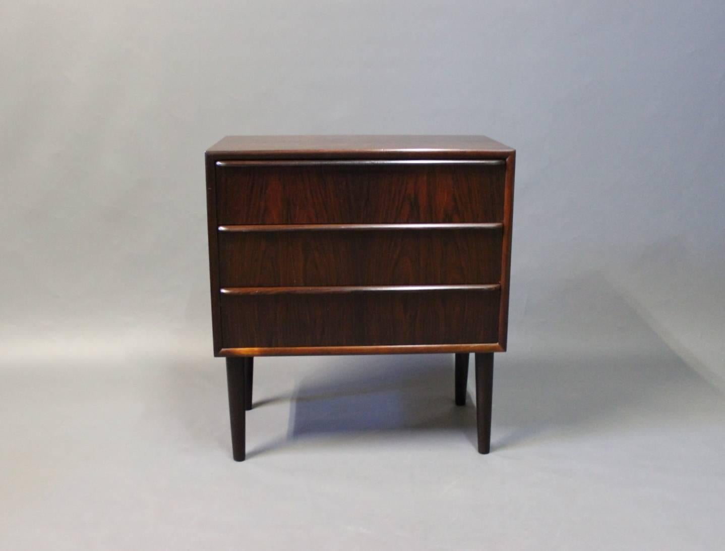 Small chest of drawers in Brazilian rosewood of Danish design from the 1960s. The chest is in great vintage condition.