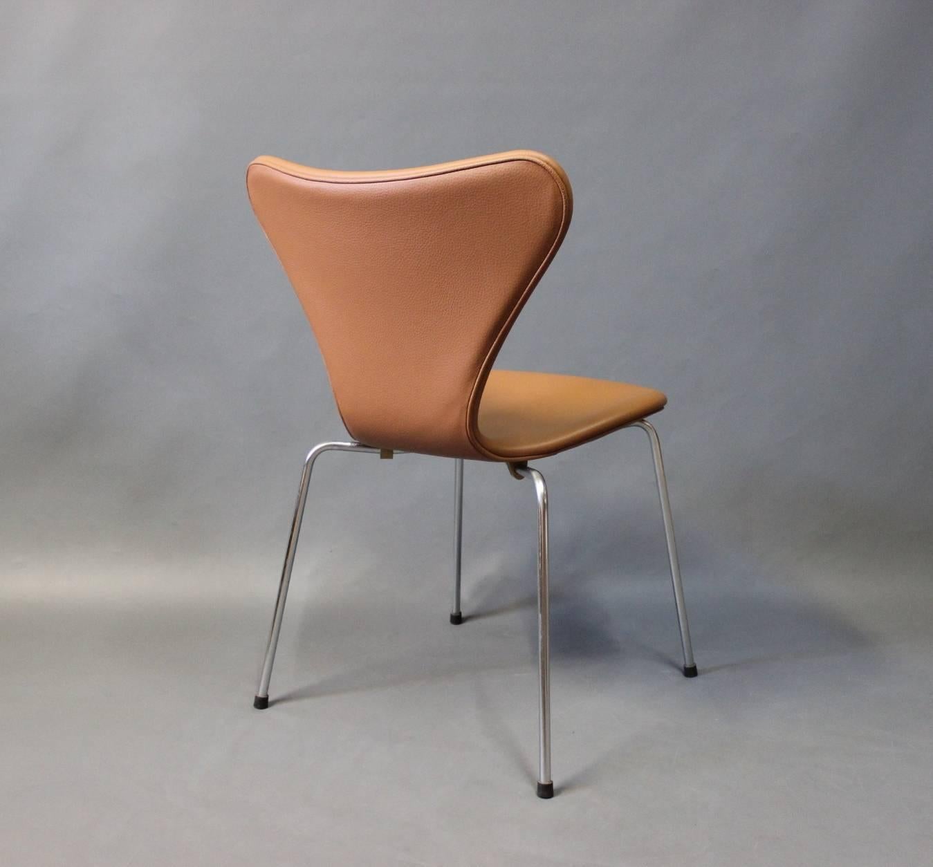 Scandinavian Modern Set of Four Seven Chairs, Arne Jacobsen and Fritz Hansen, Classic Leather, 1967