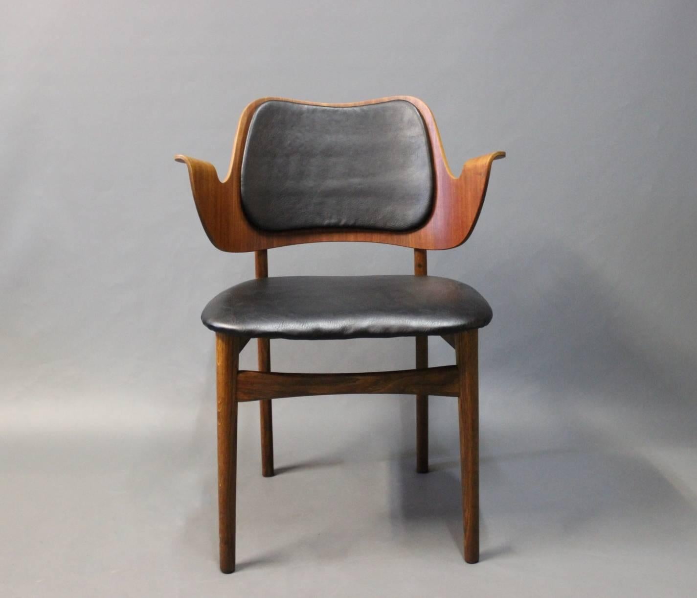 A pair of armchairs designed by Arne Hovmand Olsen in teak and upholstered in black Classic leather of Danish Design from the 1960s.