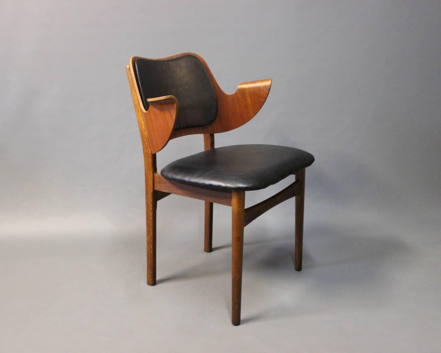 Scandinavian Modern Pair of Armchairs Designed by Arne Hovmand Olsen, 1960s