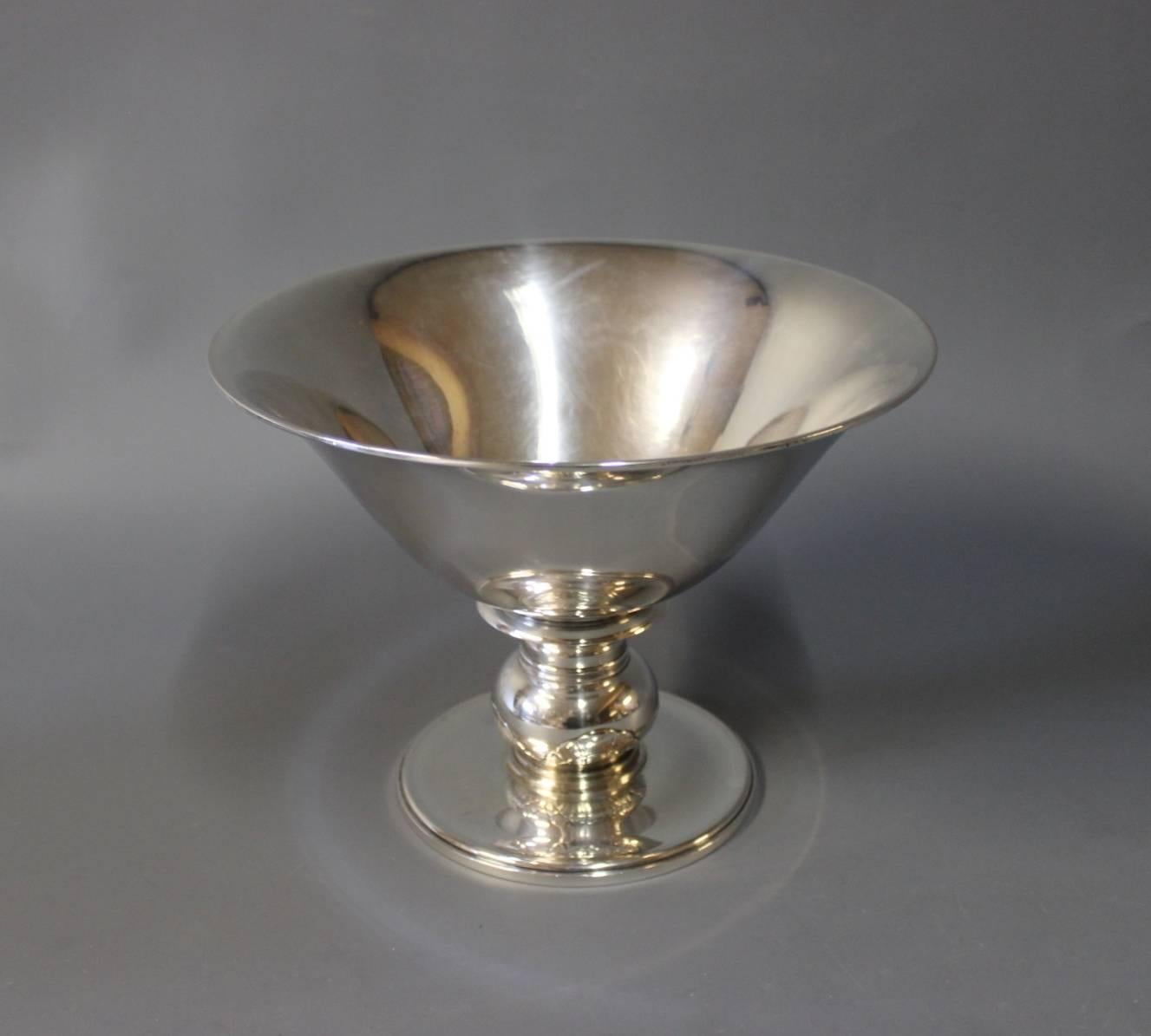 Large centerpiece in hallmarked silver and stamped SJ.