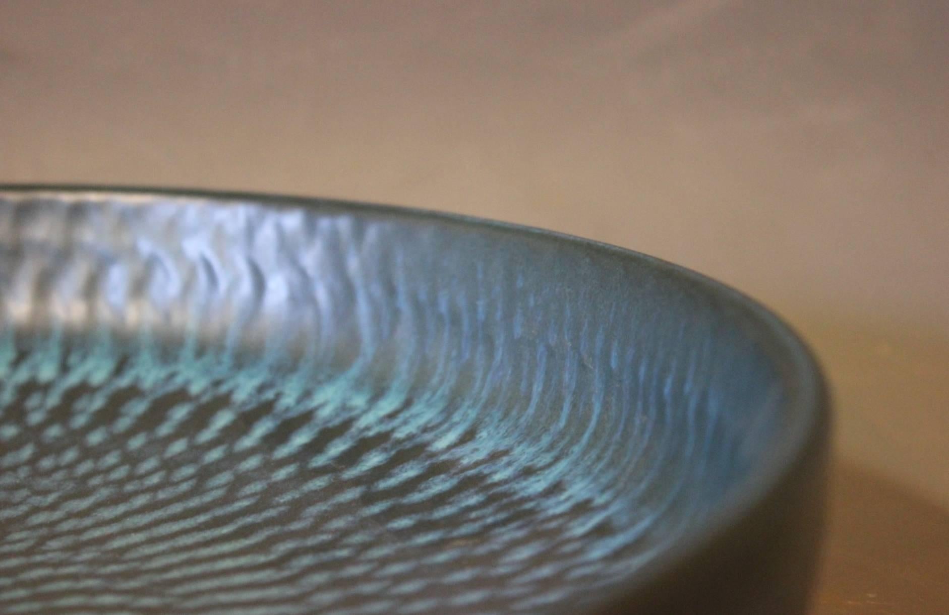 Dark blue ceramic dish by Gunnar Nylund for Nymølle Denmark, numbered 5070. The dish is from around the 1960s and is in great vintage condition.