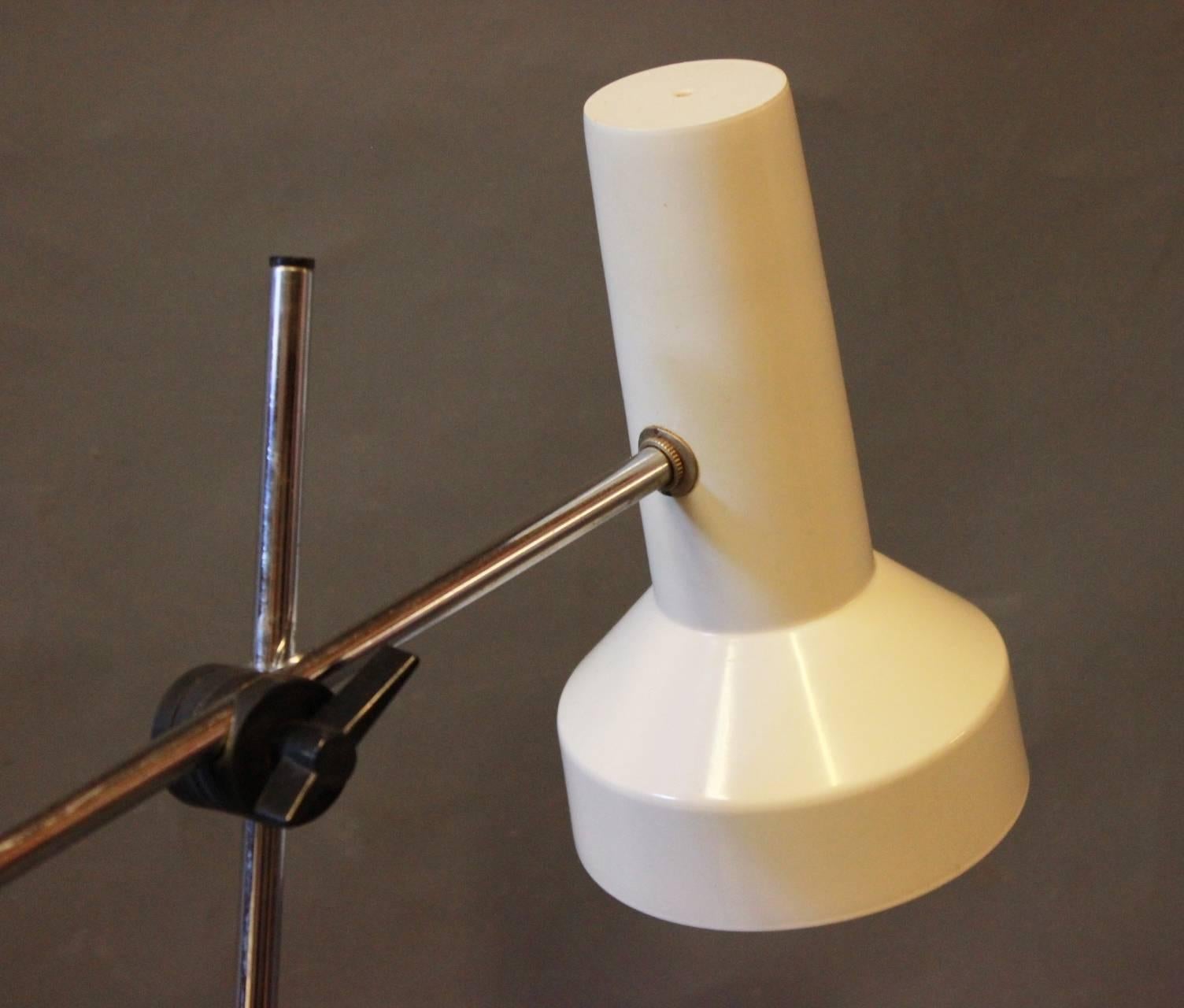 Desk Lamp with White Lacquered Shade and Foot, 1960s In Good Condition For Sale In Lejre, DK