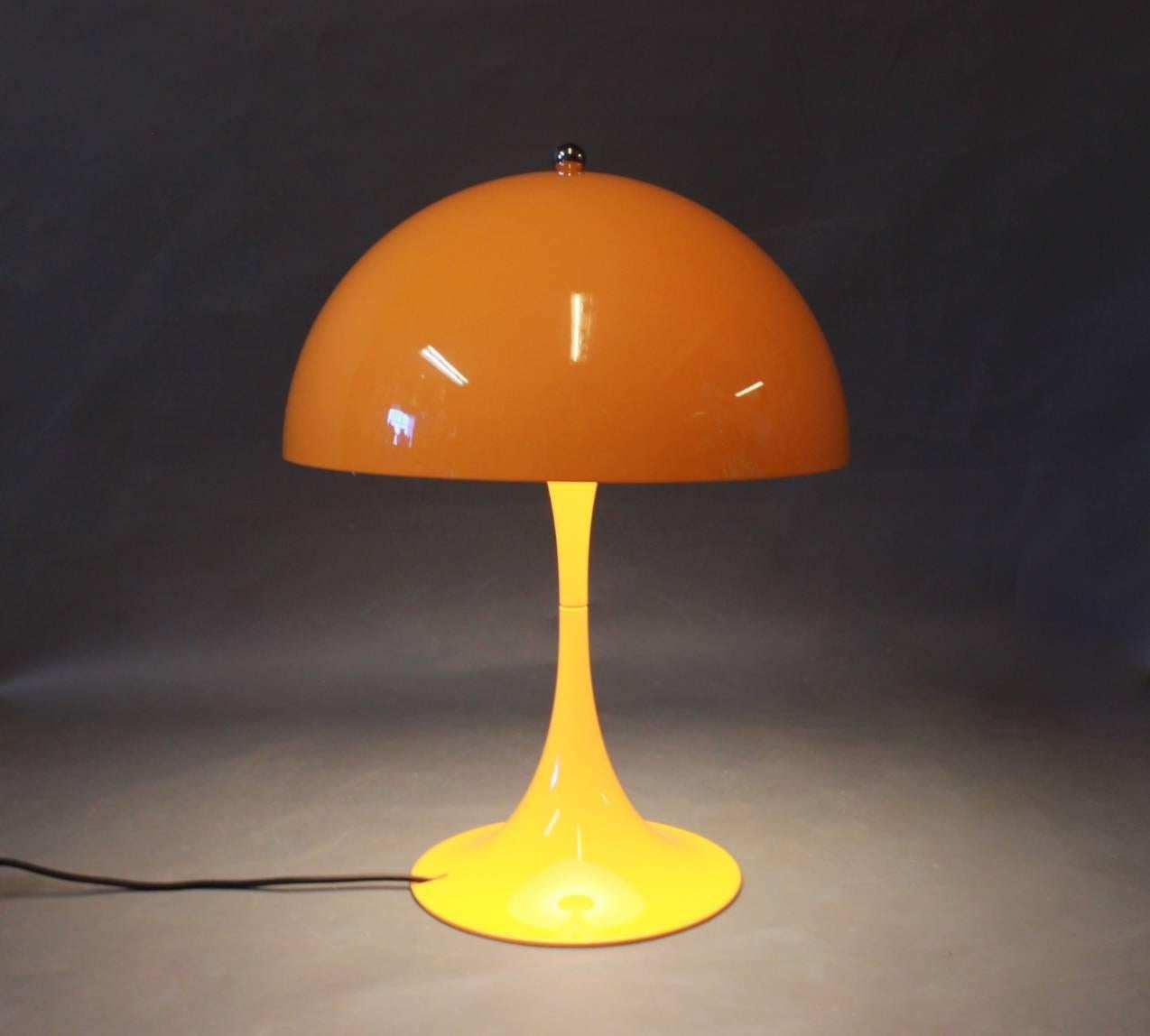 Orange Panthella mini table lamp designed upon by Verner Panton's designs from 1971 and manufactured by Louis Poulsen. The shade is of metal, the foot of plast and has three different light settings.