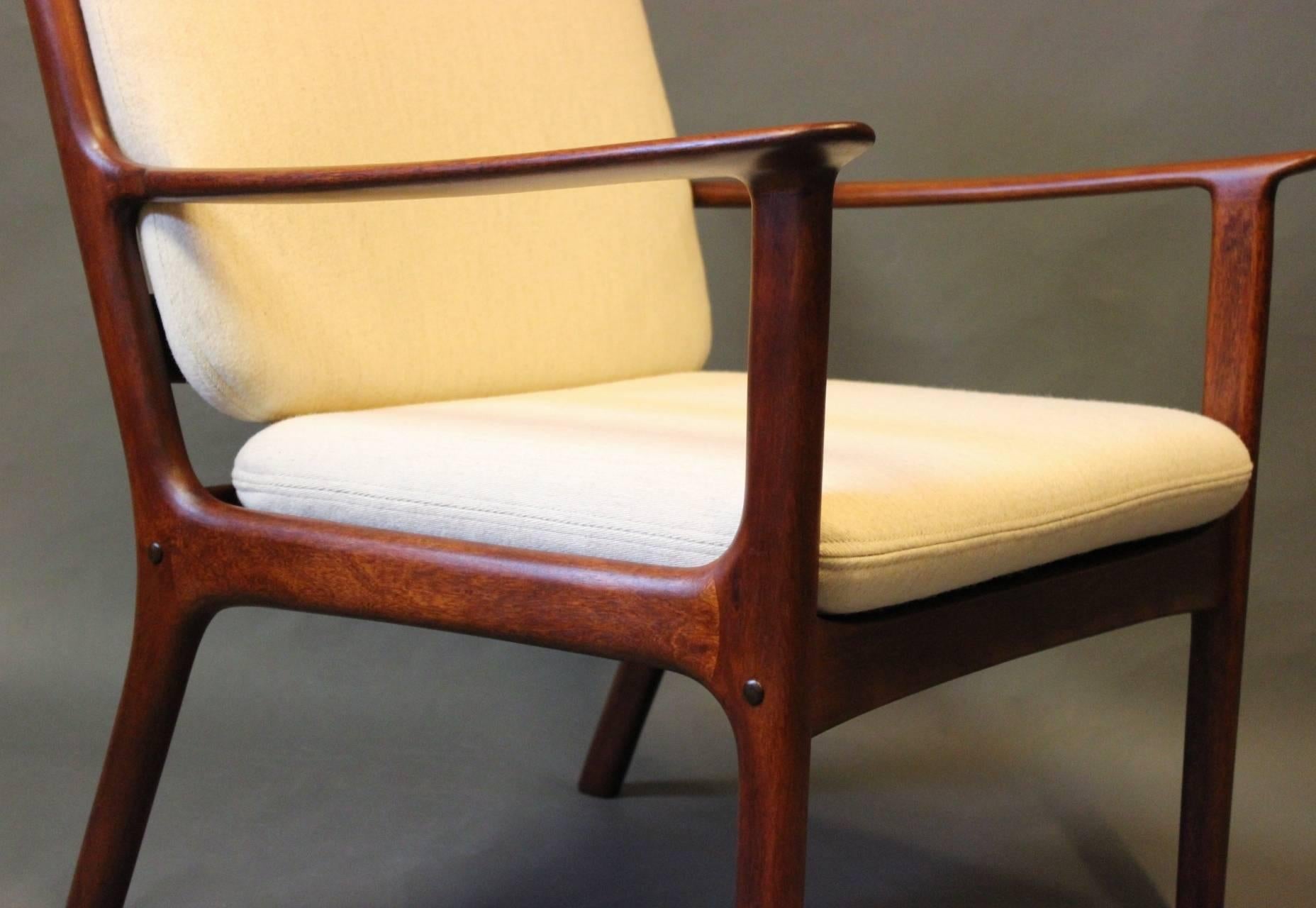 PJ112 Easy Chair in Polished Mahogany by Ole Wanscher and P. Jeppesen, 1960s In Excellent Condition In Lejre, DK