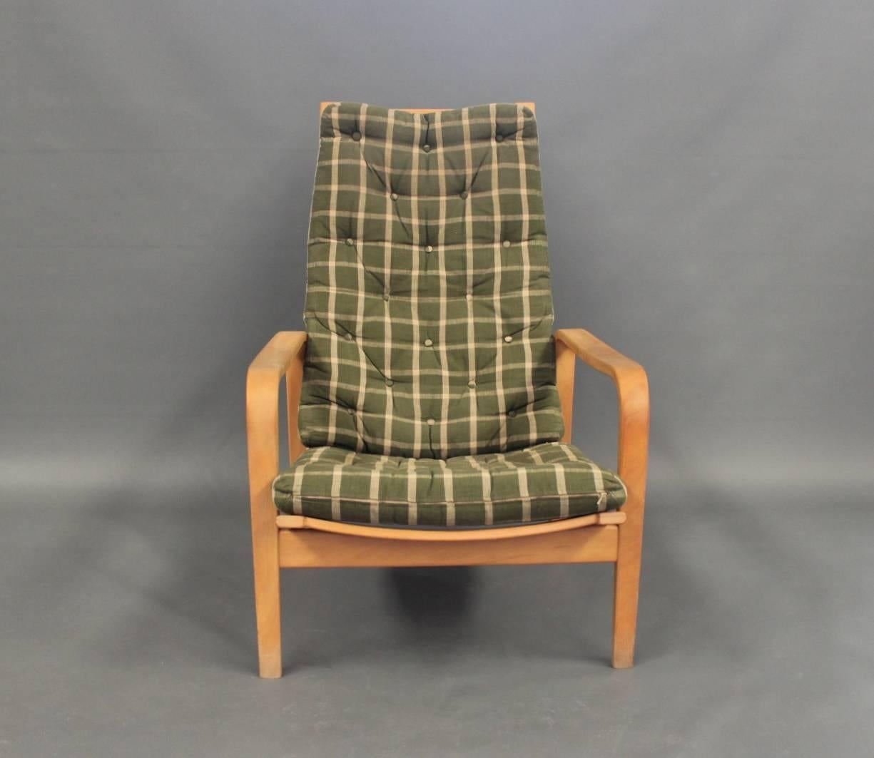 A pair of easy chairs with stool designed by Alf Svensson and manufactured by Källemo. The chairs are of beech and with green cushions. 
Measurements of stool:
H - 32 cm, W - 63 cm and D - 48 cm.

This product will be inspected thoroughly at our