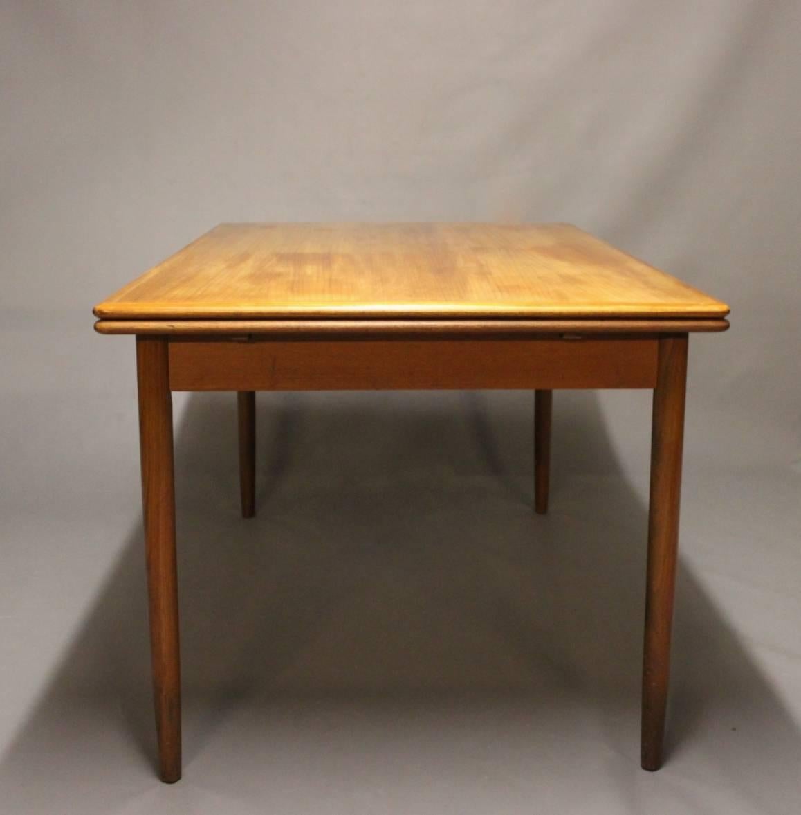Dining table in teak with two extension leaves and in great vintage condition. The table is of Danish design from the 1960s.