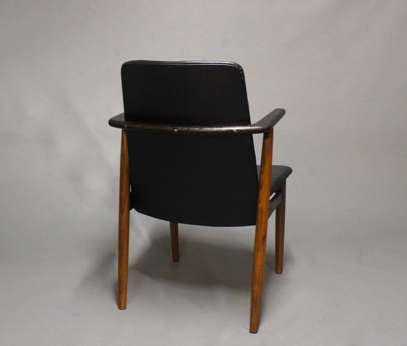 Huilé Paire de fauteuils en bois de rose par Hans Olsen, années 1960 en vente