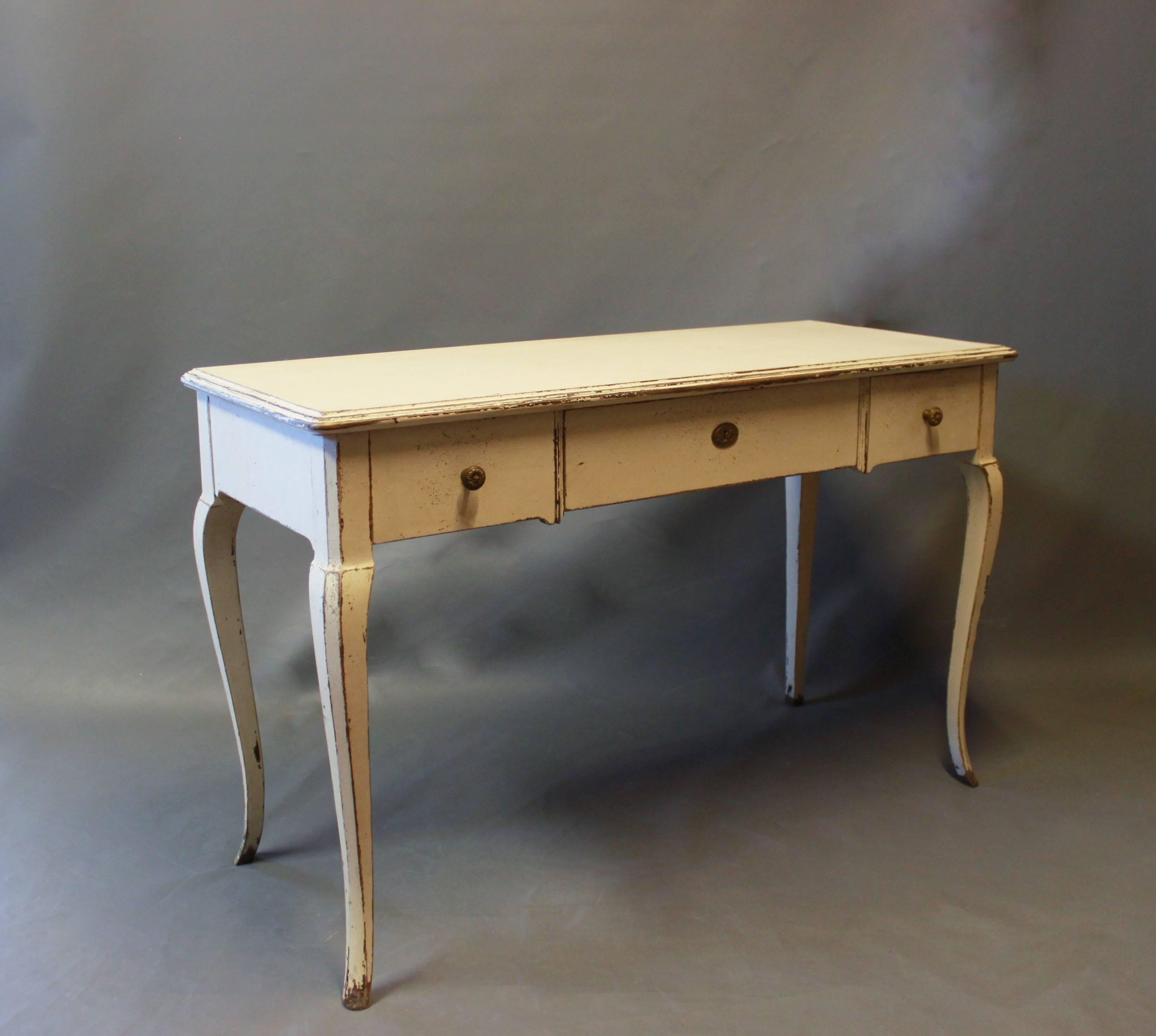 Exquisite Gray Painted Desk, Reflecting Gustavian Elegance from the 1930s: A timeless piece that embodies the refined aesthetic of the Gustavian style.

Crafted in the 1930s, this desk exudes the classic characteristics of Gustavian design with its