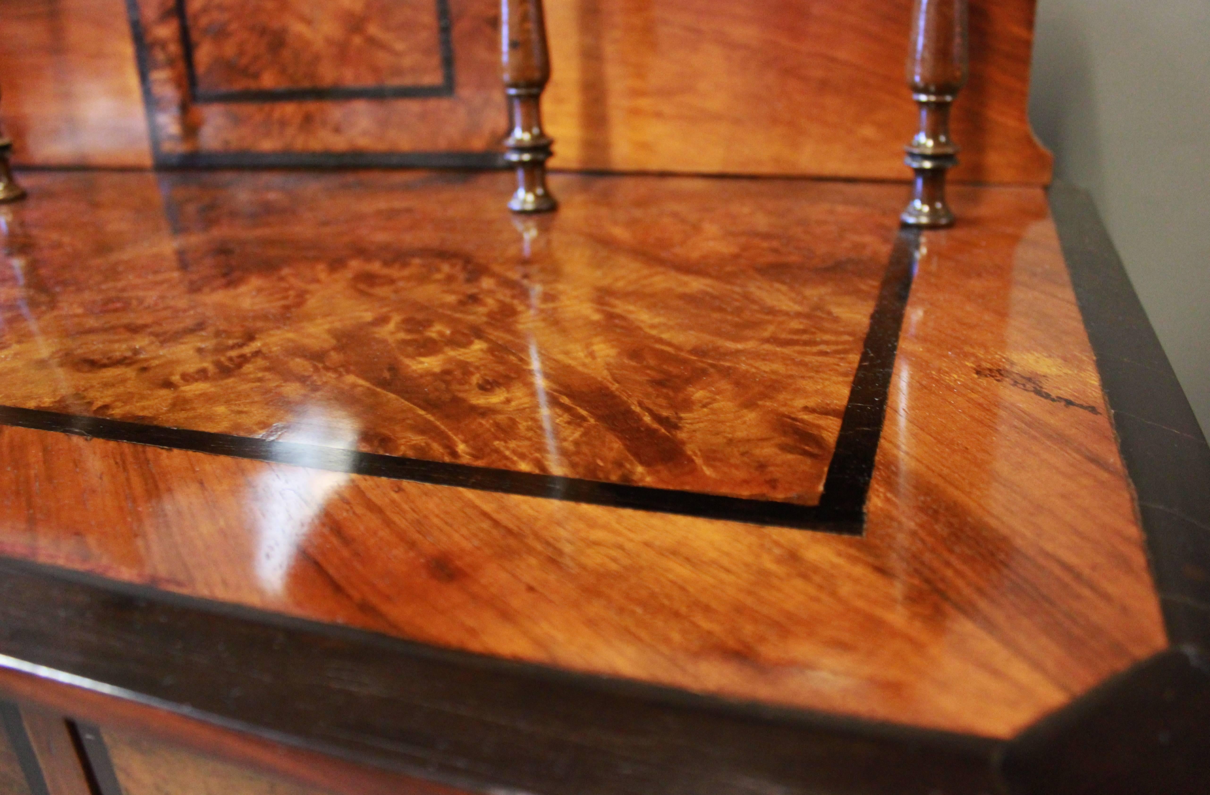 Polished Ladies Desk in Handpolished Walnut from the 1860s