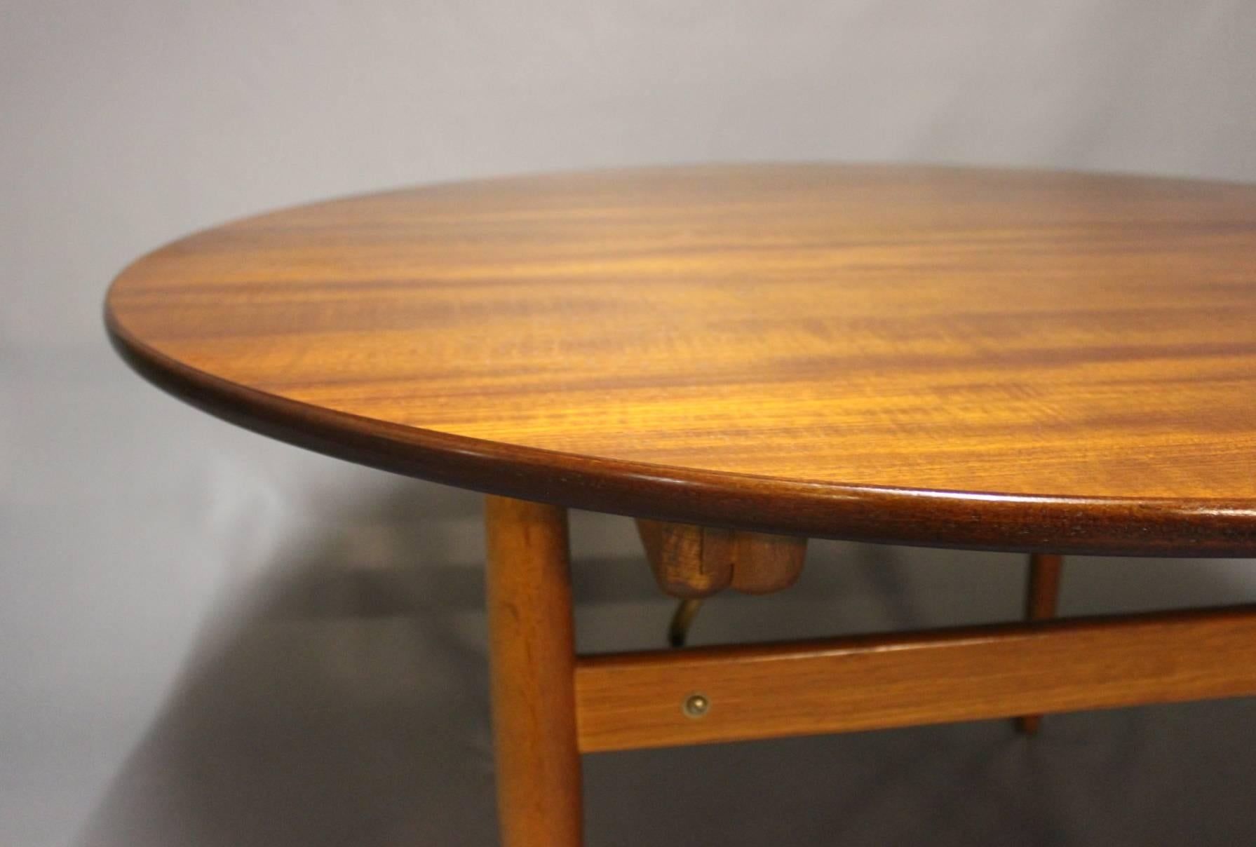 Scandinavian Modern Round Dining Table with Extensions in Teak and Oak by Hans J. Wegner, 1960s