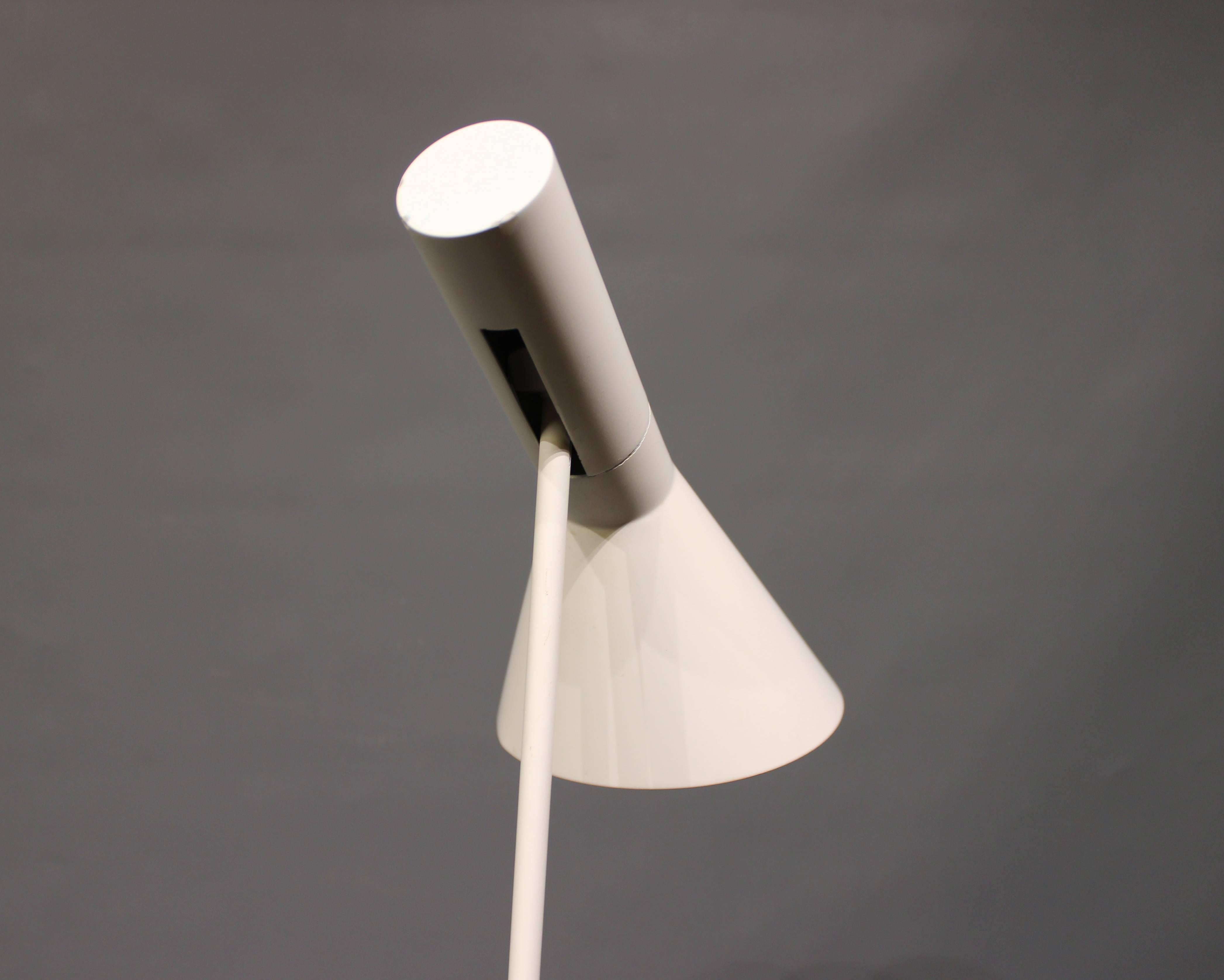 White Floor Lamp by Arne Jacobsen and Louis Poulsen In Good Condition In Lejre, DK