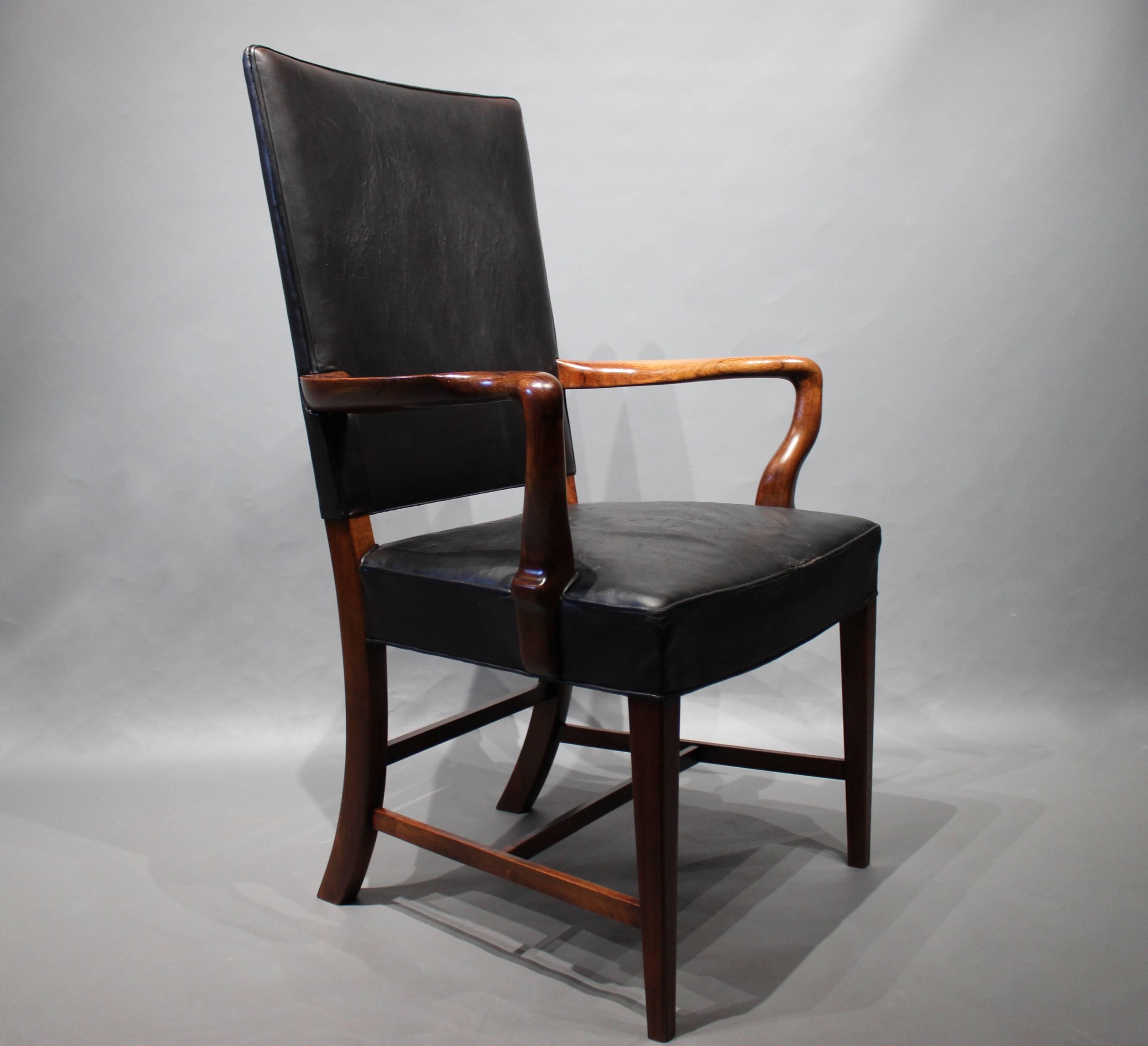 Armchair in Walnut and with Original Black Leather Fritz Henningsen, 1940s In Good Condition In Lejre, DK