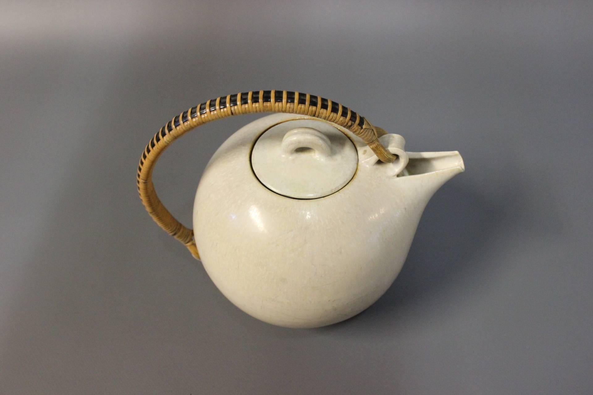 Mid-20th Century White Glazed Saxbo Teapot with Bast Handle, No. 68, circa 1940s
