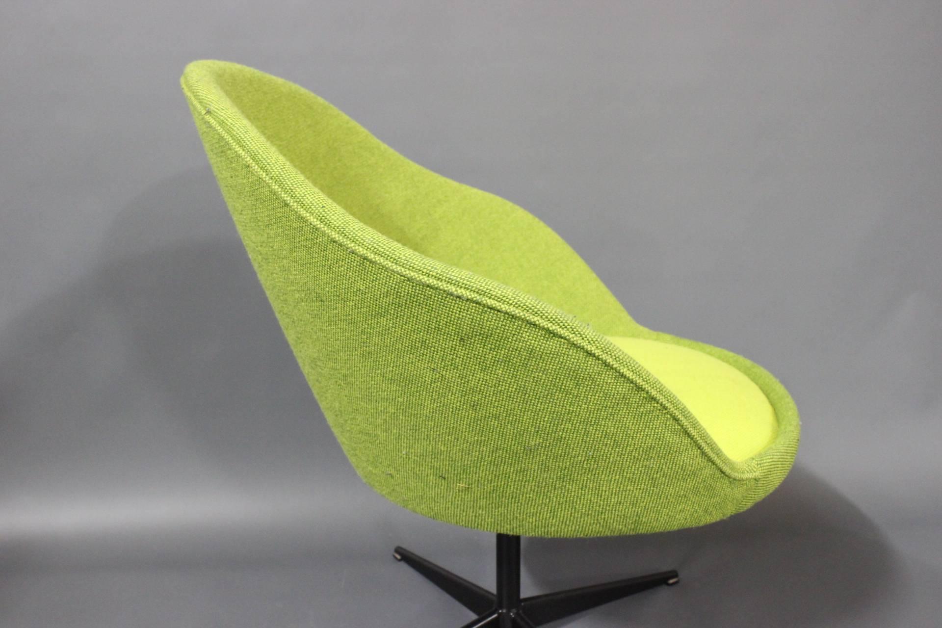 Danois Fauteuil de salon en laine d'abondance verte, design danois des années 1960 en vente