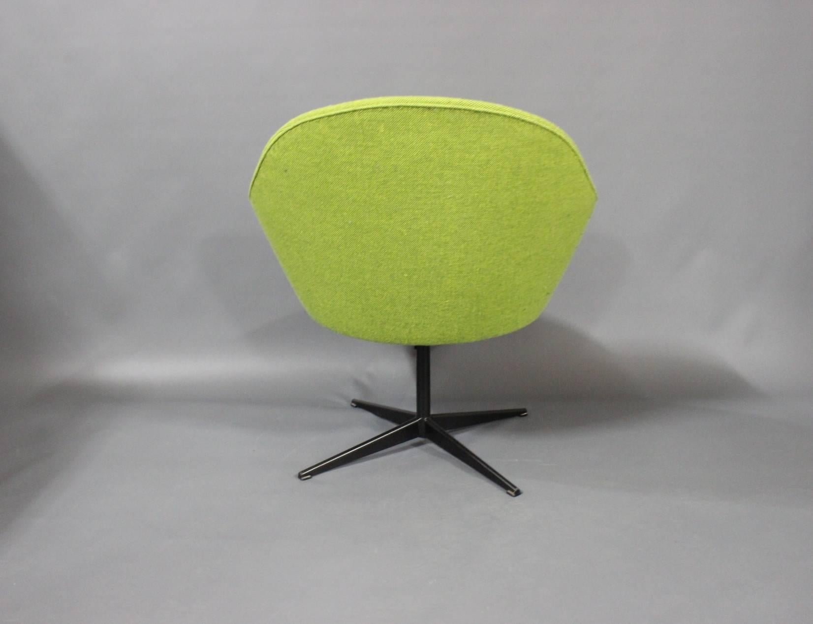 Mid-20th Century Lounge Chair in Green Hallingdal Wool, Danish Design from the 1960s For Sale