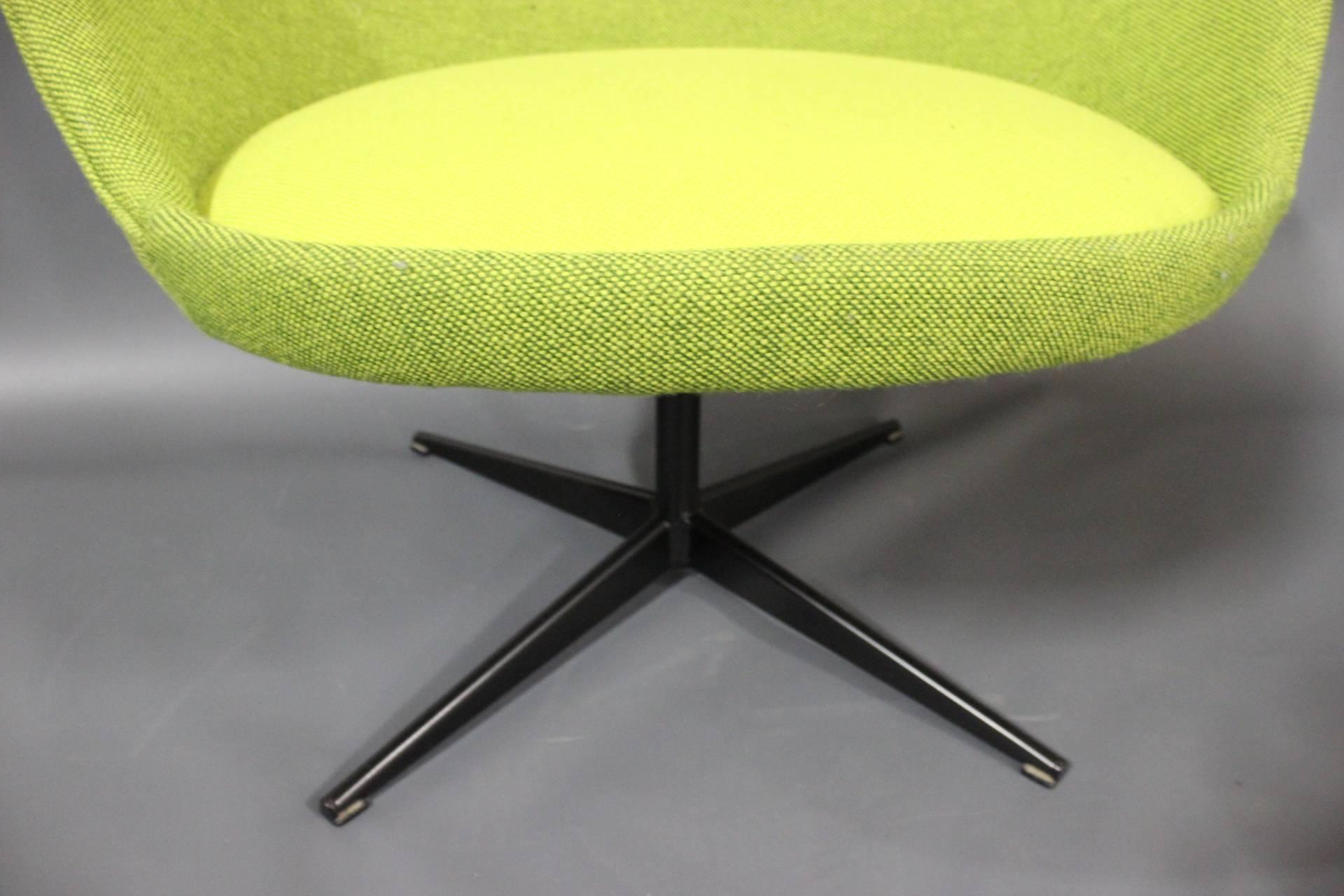 Lounge Chair in Green Hallingdal Wool, Danish Design from the 1960s For Sale 1