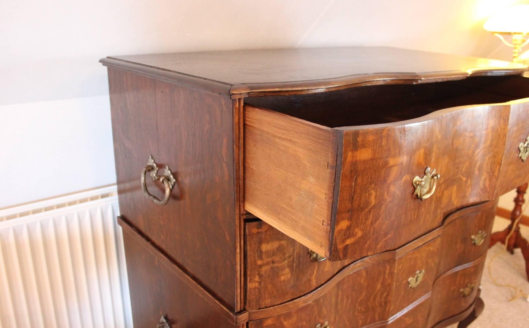 Large Baroque Style Chest of Drawers in Oak, 1740 In Good Condition In Lejre, DK