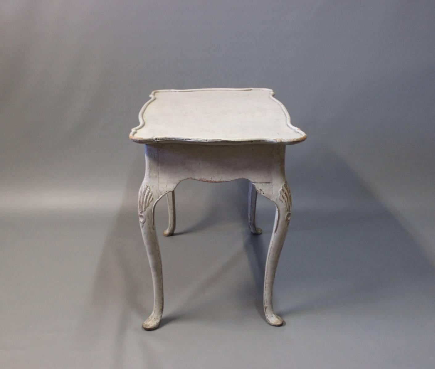 Grey Painted Wooden Tray Table in Gustavian Style, 1760 In Good Condition In Lejre, DK