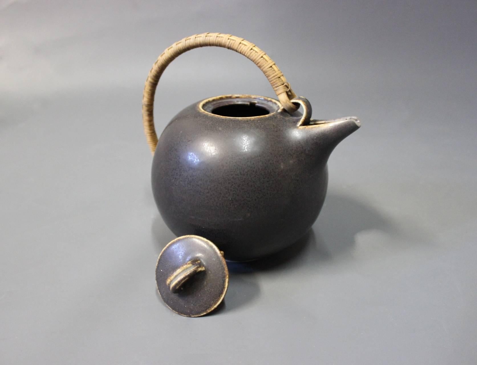 Scandinavian Modern Saxbo Dark Brown Glazed Stoneware Teapot with Bast Handle No. 64, 1940s