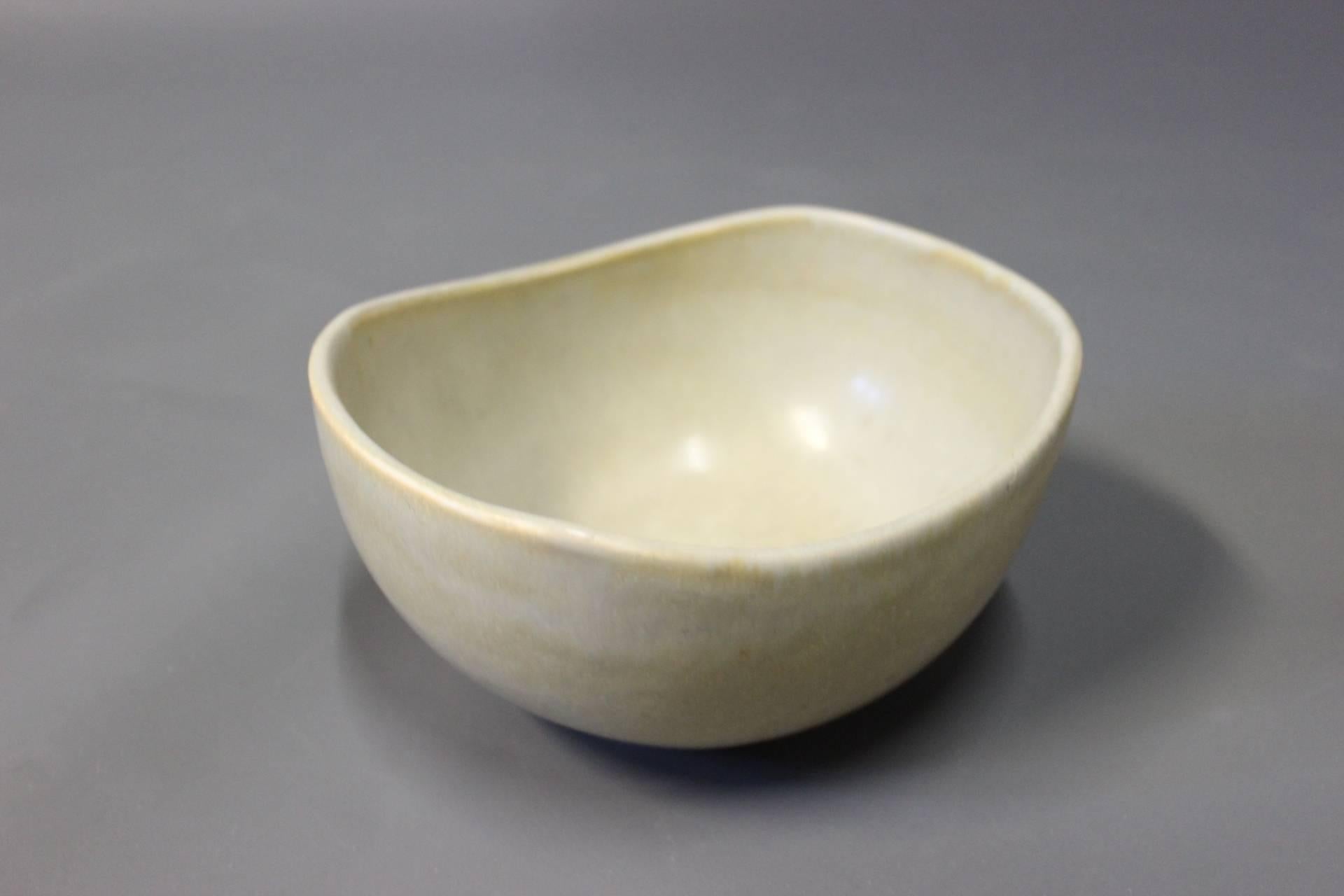 Scandinavian Modern Small Saxbo Bowl Designed by Natalia Krebs, No. 188, 1940s