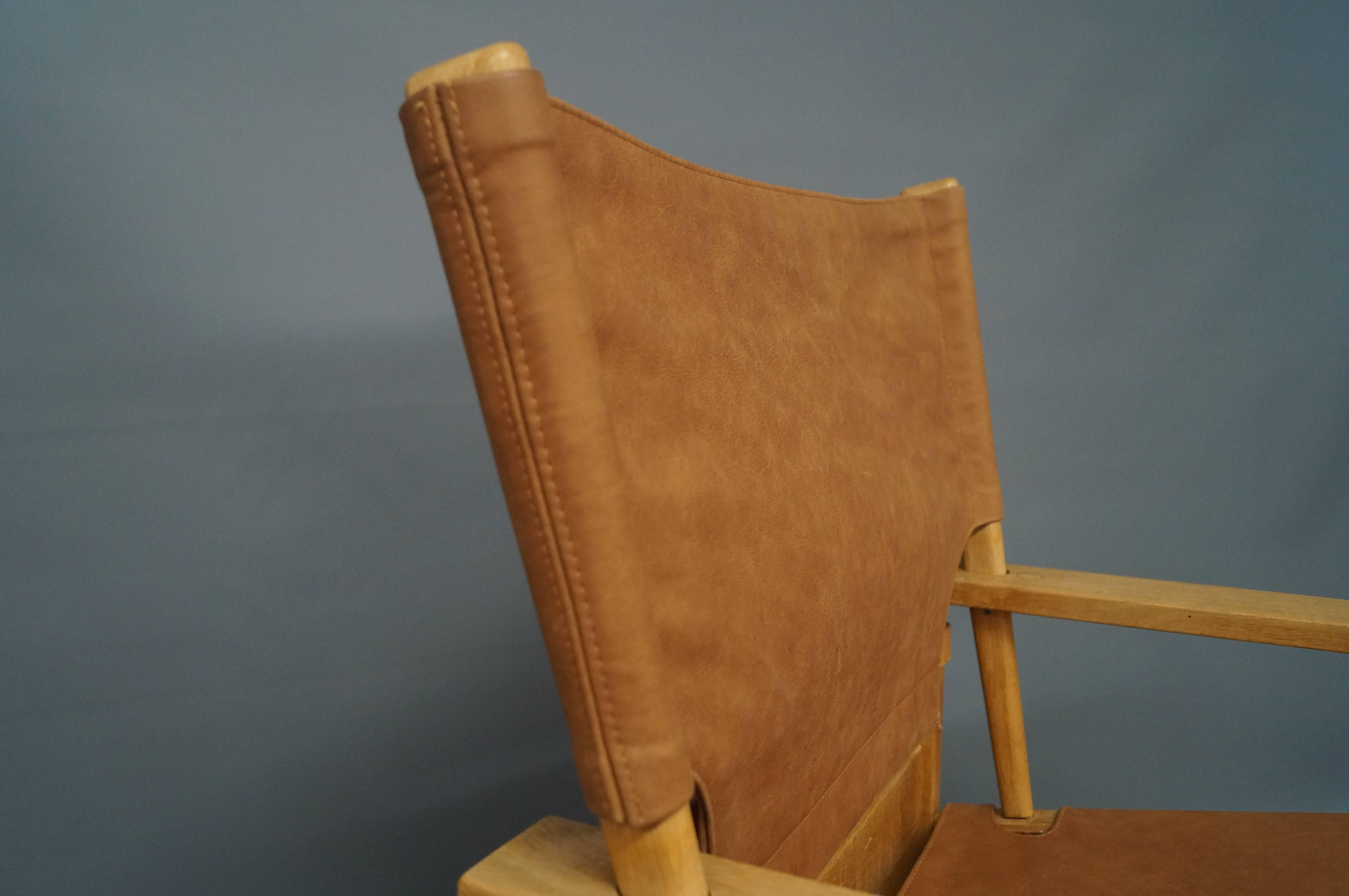 Mid-20th Century Lounge Chair in Oak and Brown Patinated Leather by Poul Hundevad, 1960s For Sale