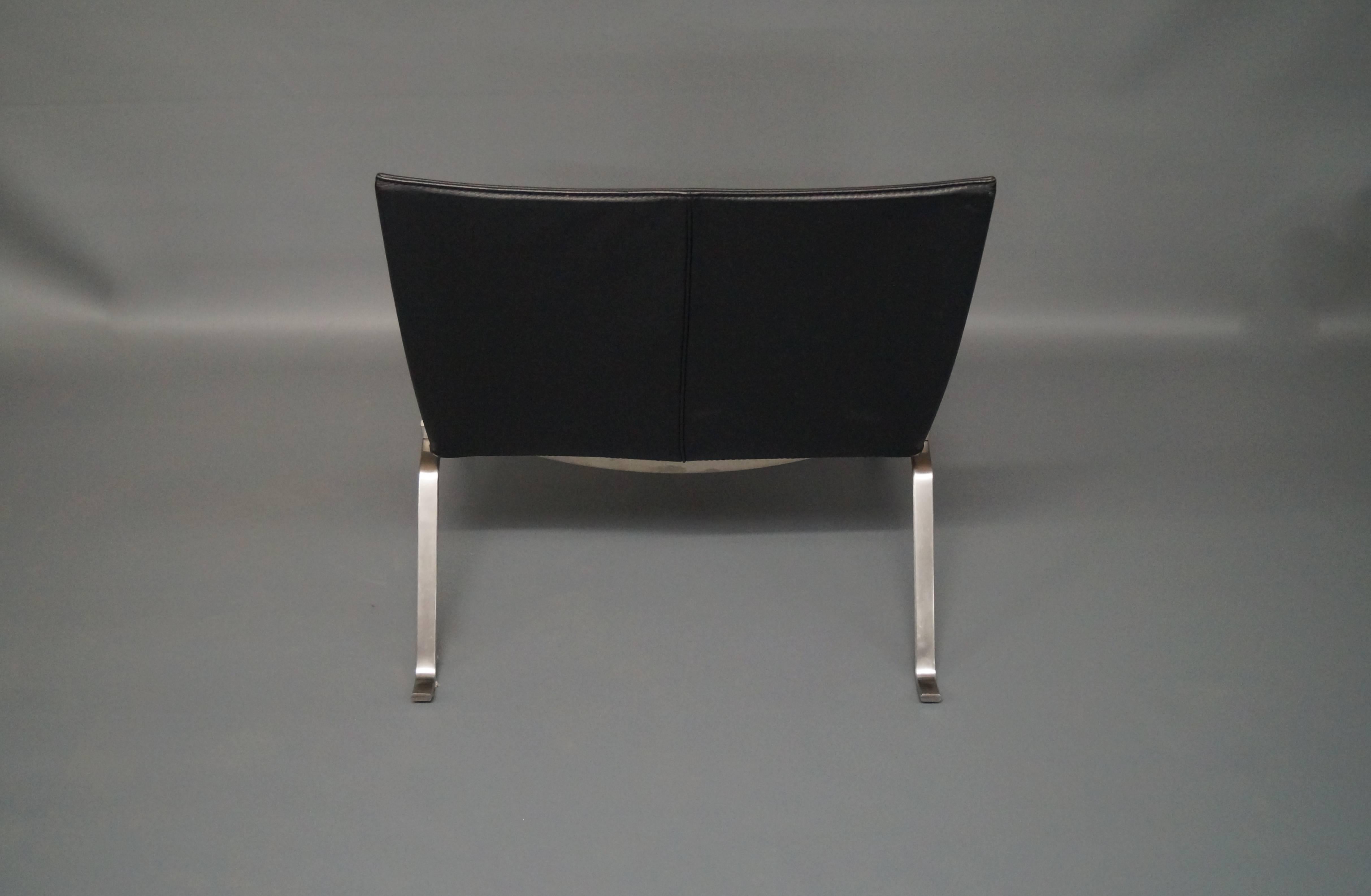 Scandinavian Modern PK22 in Black Classic Leather by Poul Kjaerholm and Fritz Hansen, 2008