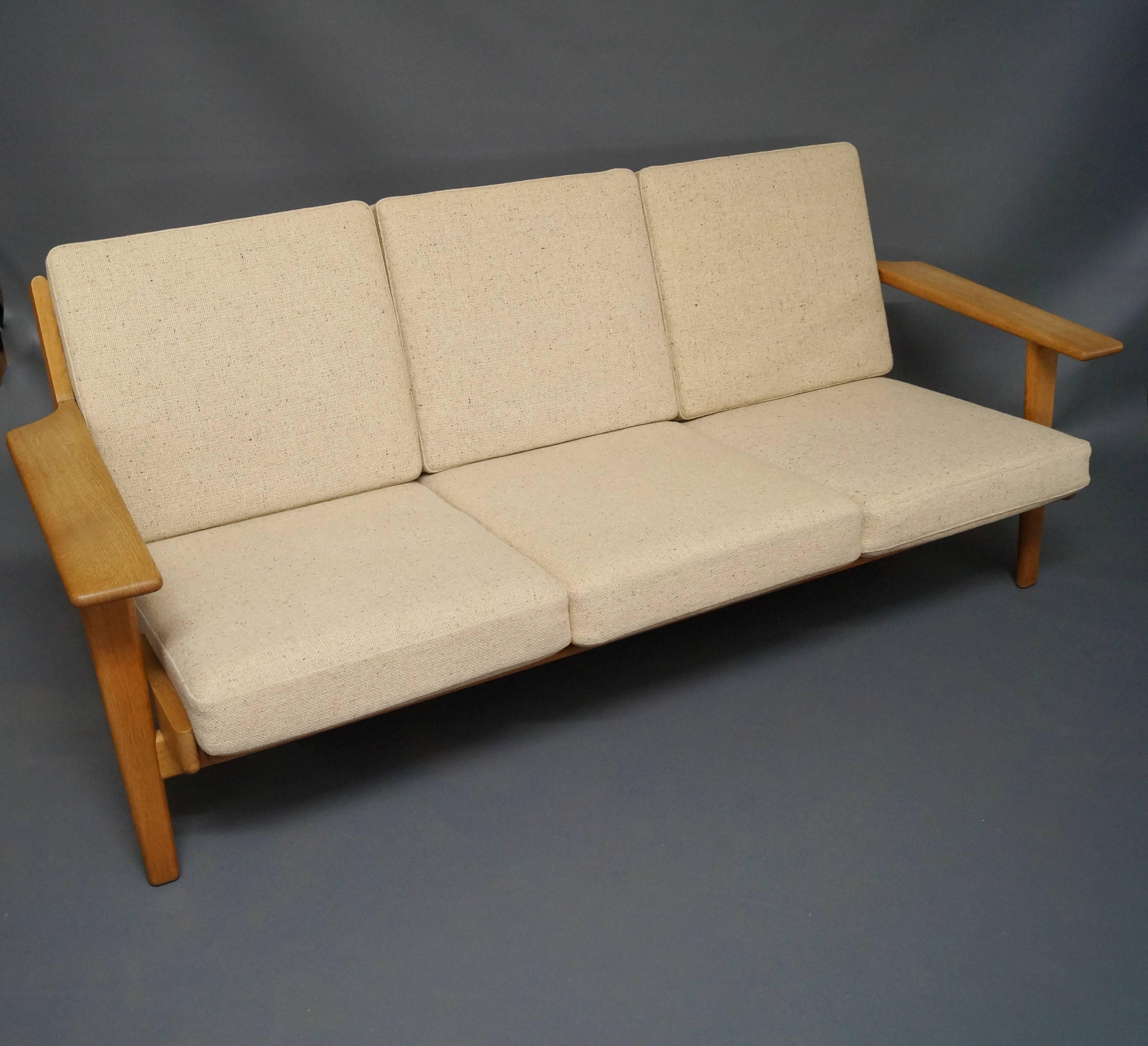 GE 290 three persons sofa designed by Hans J. Wegner in 1953 and manufactured by GETAMA in the 1960s. The sofa is in oak and light Hallingdal wool.
 
