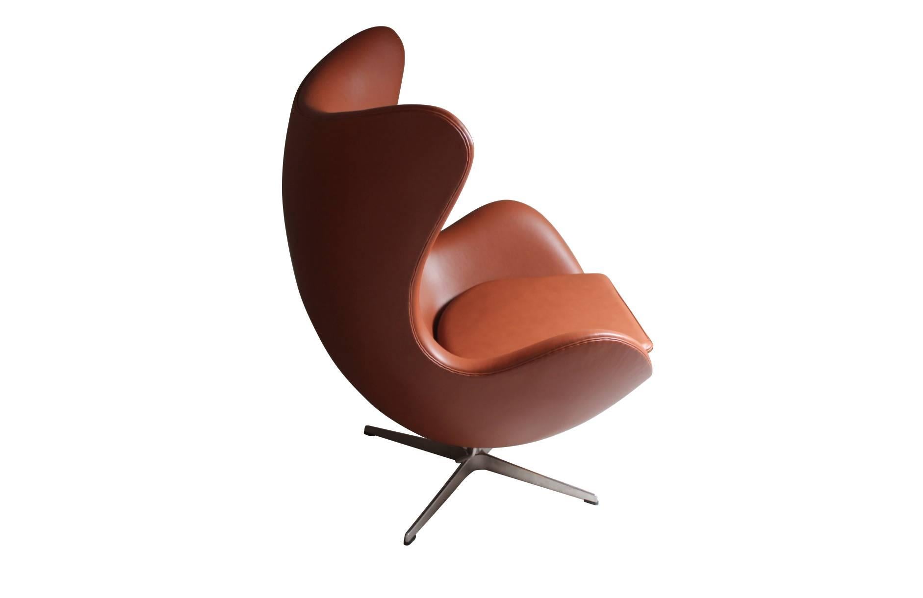 The Egg designed by Arne Jacobsen in 1958 and manufactured by Fritz Hansen in the late 1980s. The chair is originally upholstered in cognac colored classic leather. We have one more in the exact same leather in stock.