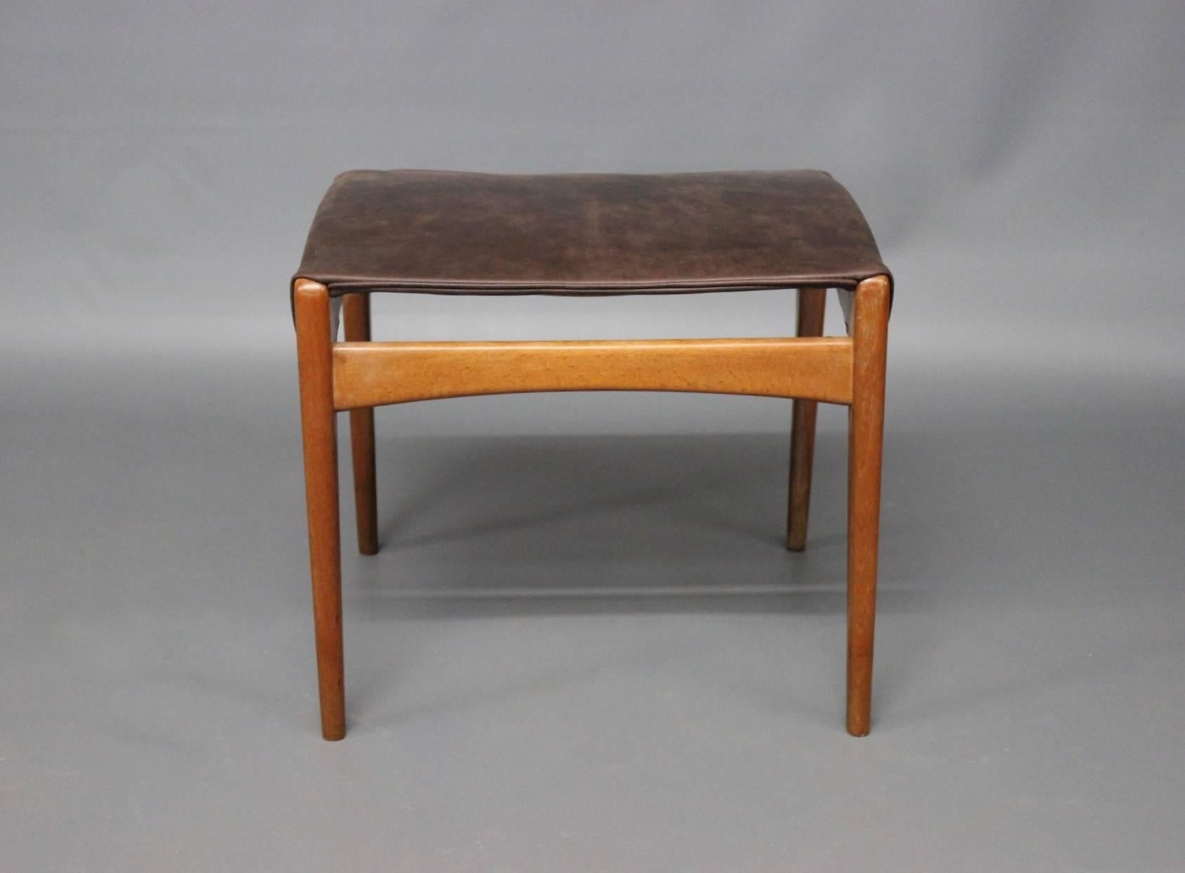 Stool in polished wood and dark brown patinated leather of Danish design from the 1960s. The stool is stamped 