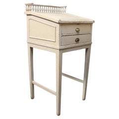 Escritorio De Estilo Gustaviano Pintado En Gris De La Década De 1840