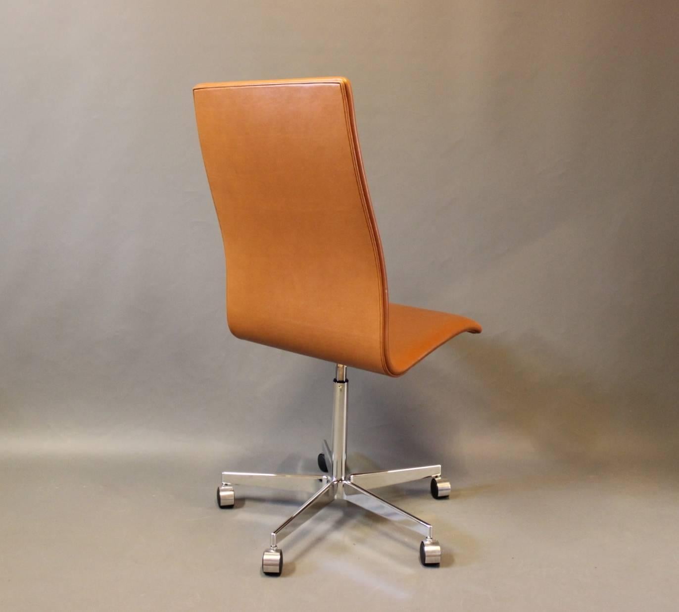 Scandinavian Modern Oxford Classic Chair, Model 3193C, by Arne Jacobsen and Fritz Hansen