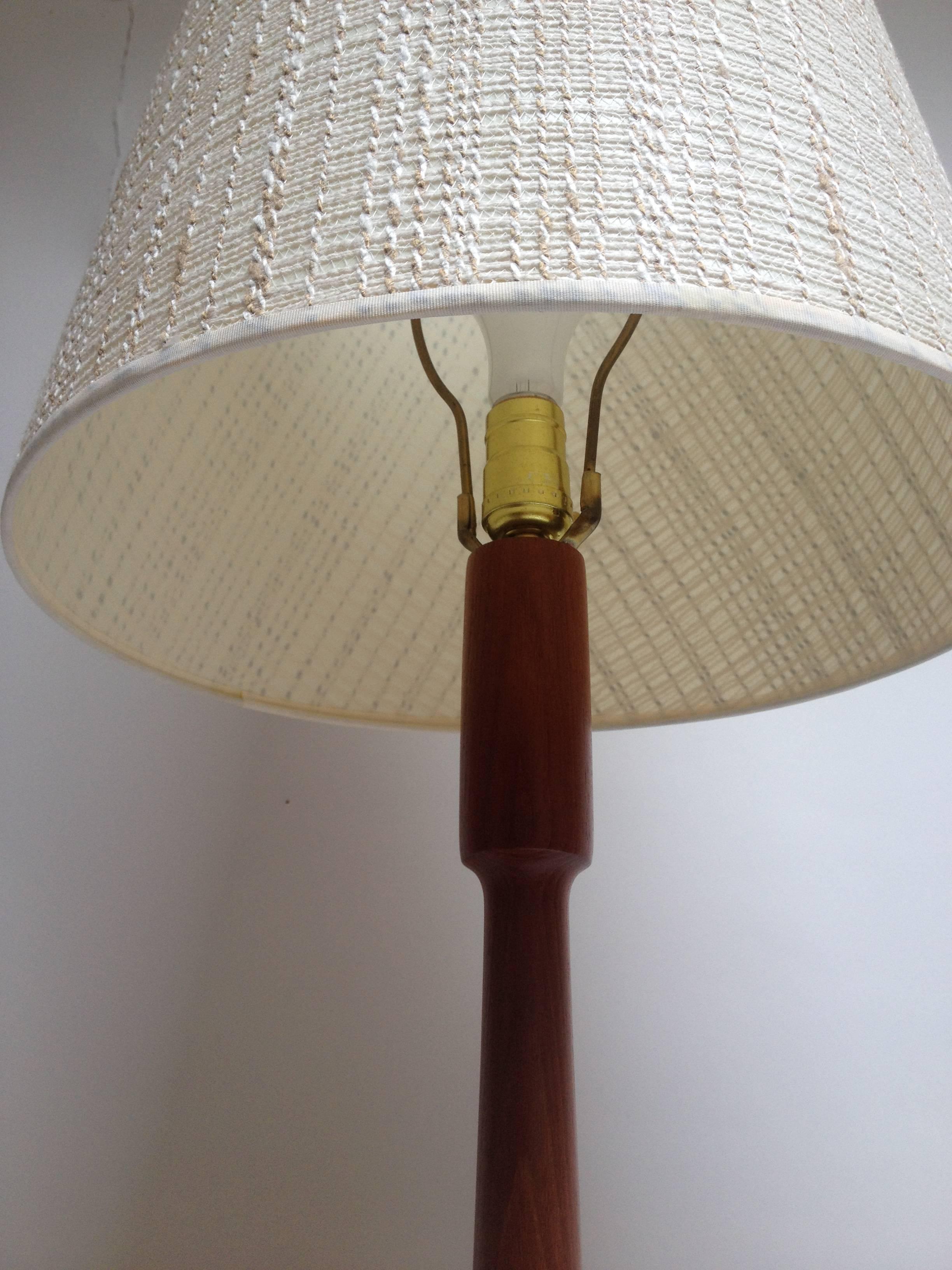 Handsome Mid-Century Modern Three-Legged Teak Floor Lamp with Table In Excellent Condition In Victoria, British Columbia