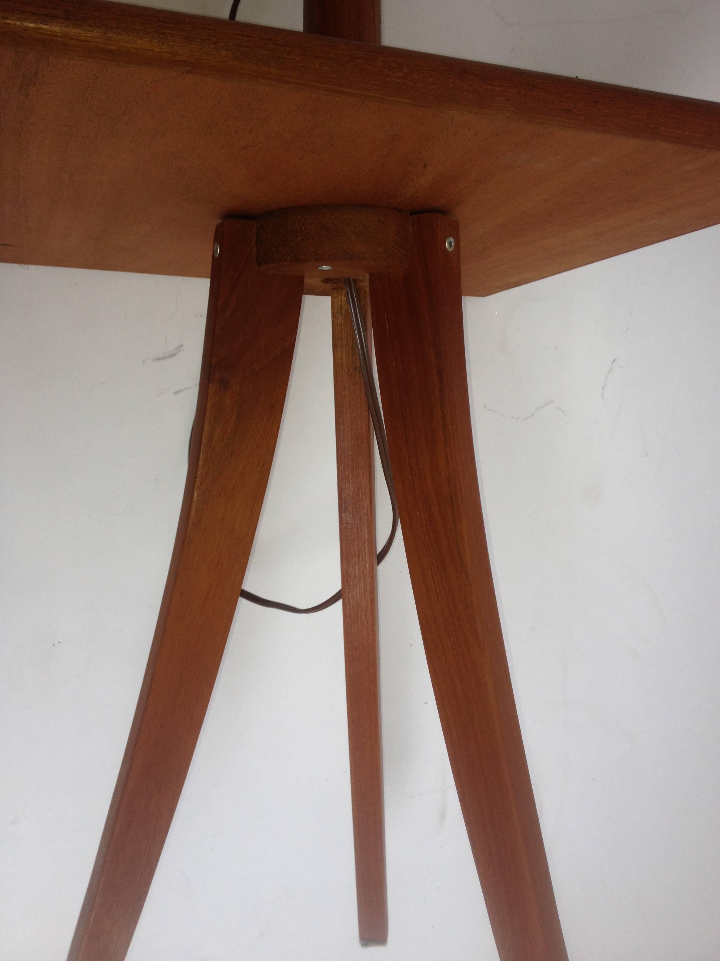Mid-20th Century Handsome Mid-Century Modern Three-Legged Teak Floor Lamp with Table