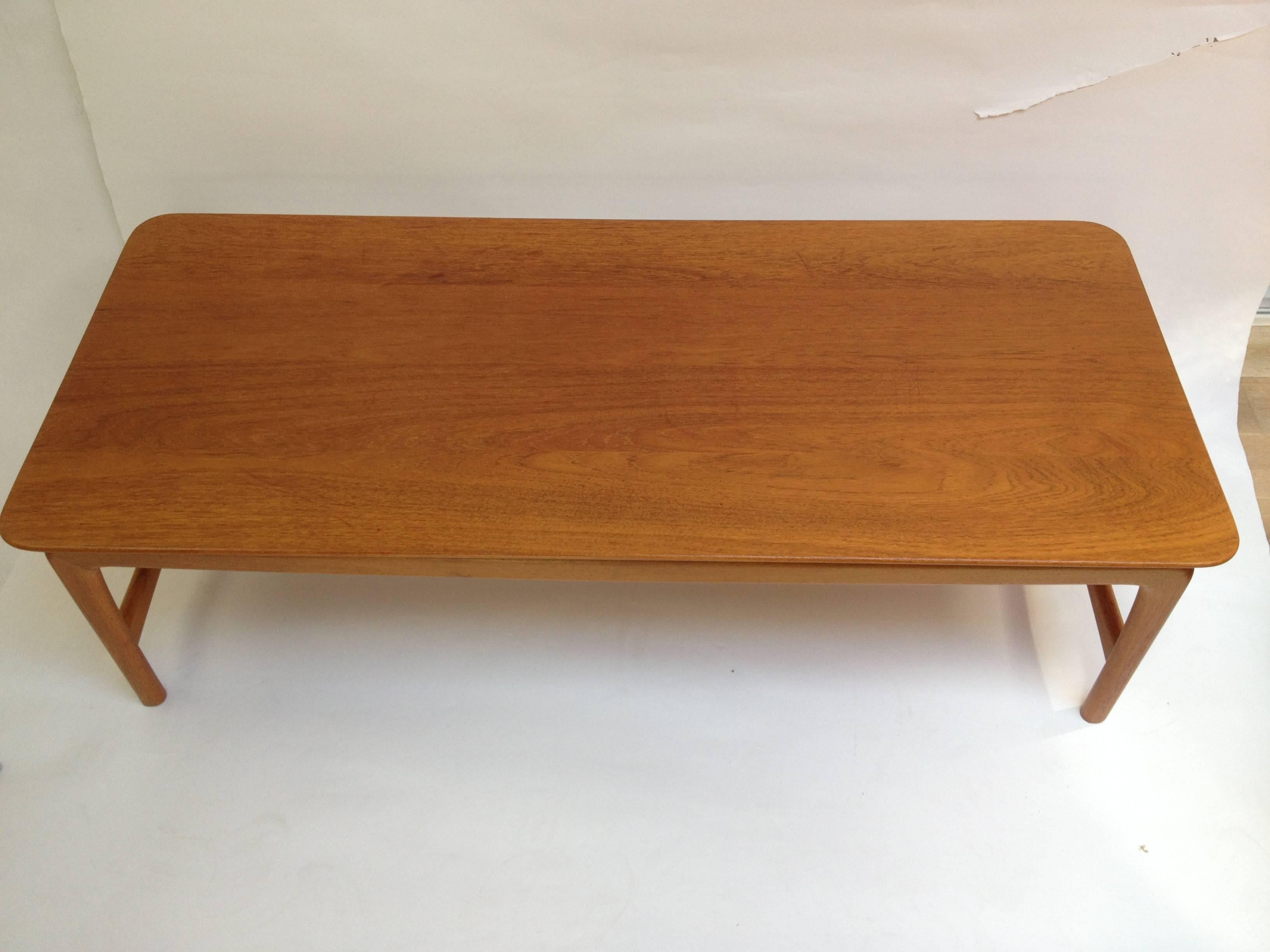 Scandinavian Modern 1950s Teak Coffee Table Designed by Peter Hvidt for France & Daverkosen For Sale