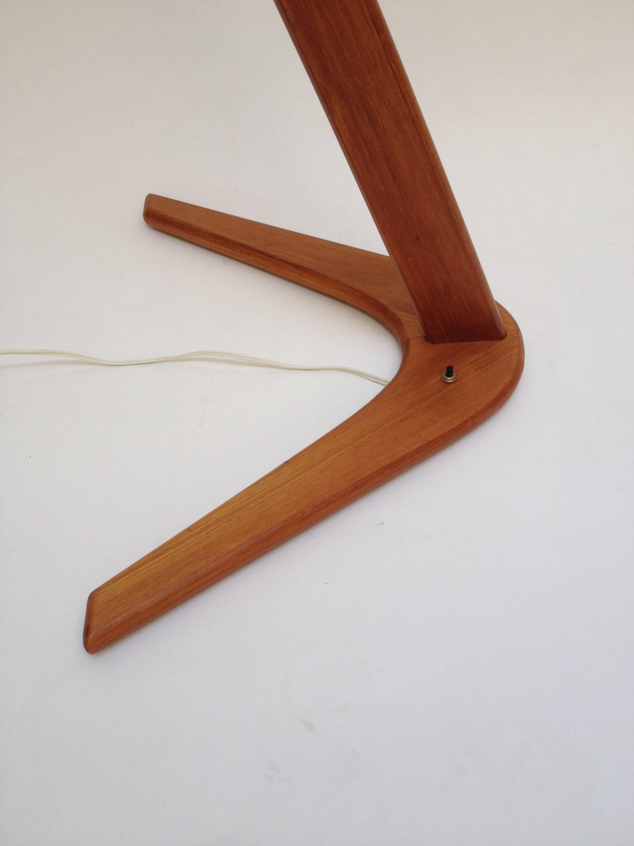 Exceptional 1960s Architectural Boomerang Teak Floor Lamp In Good Condition For Sale In Victoria, British Columbia