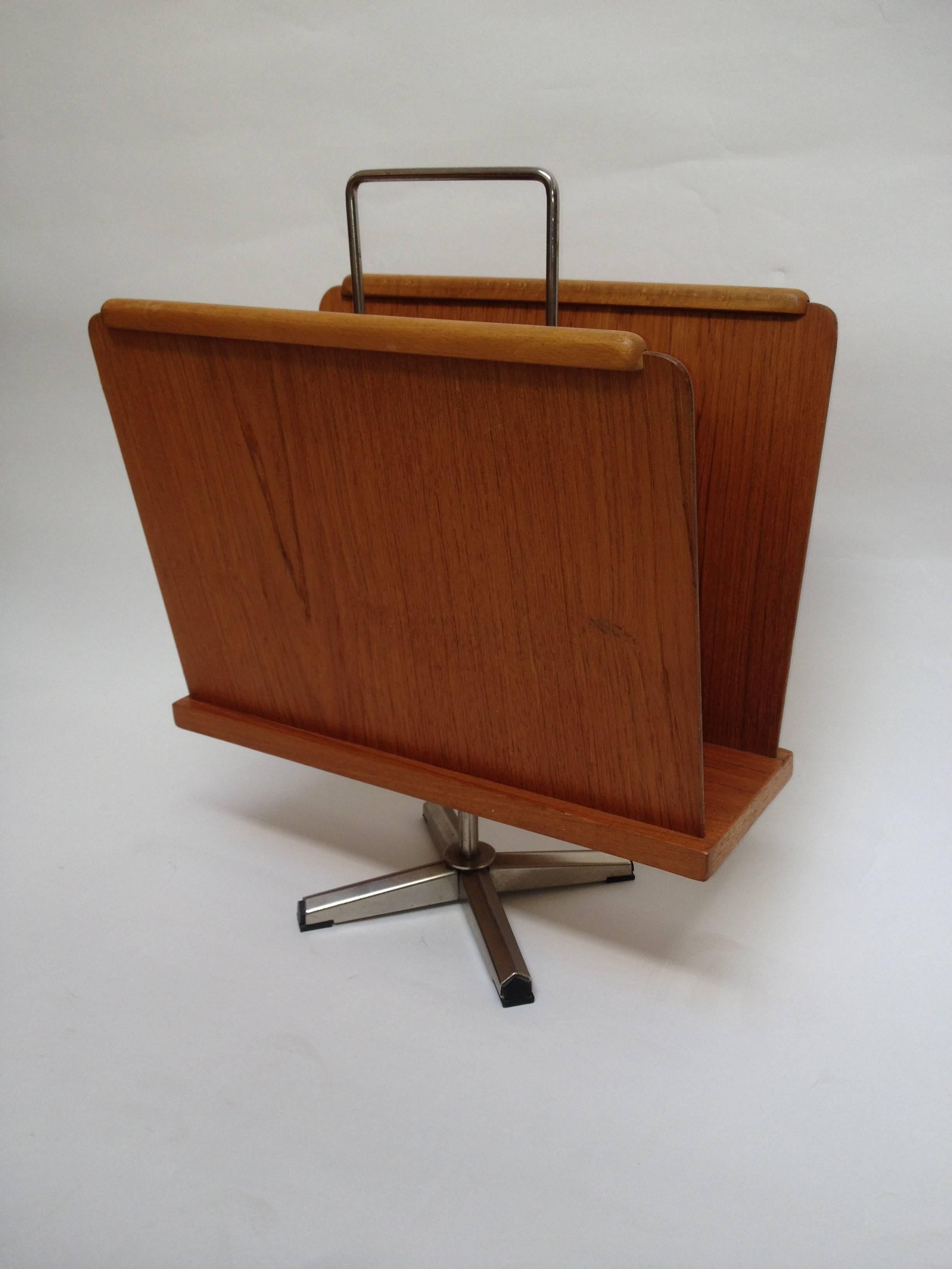 Mid-Century Modern Teak Swivel Magazine Rack, Made in Norway For Sale 3