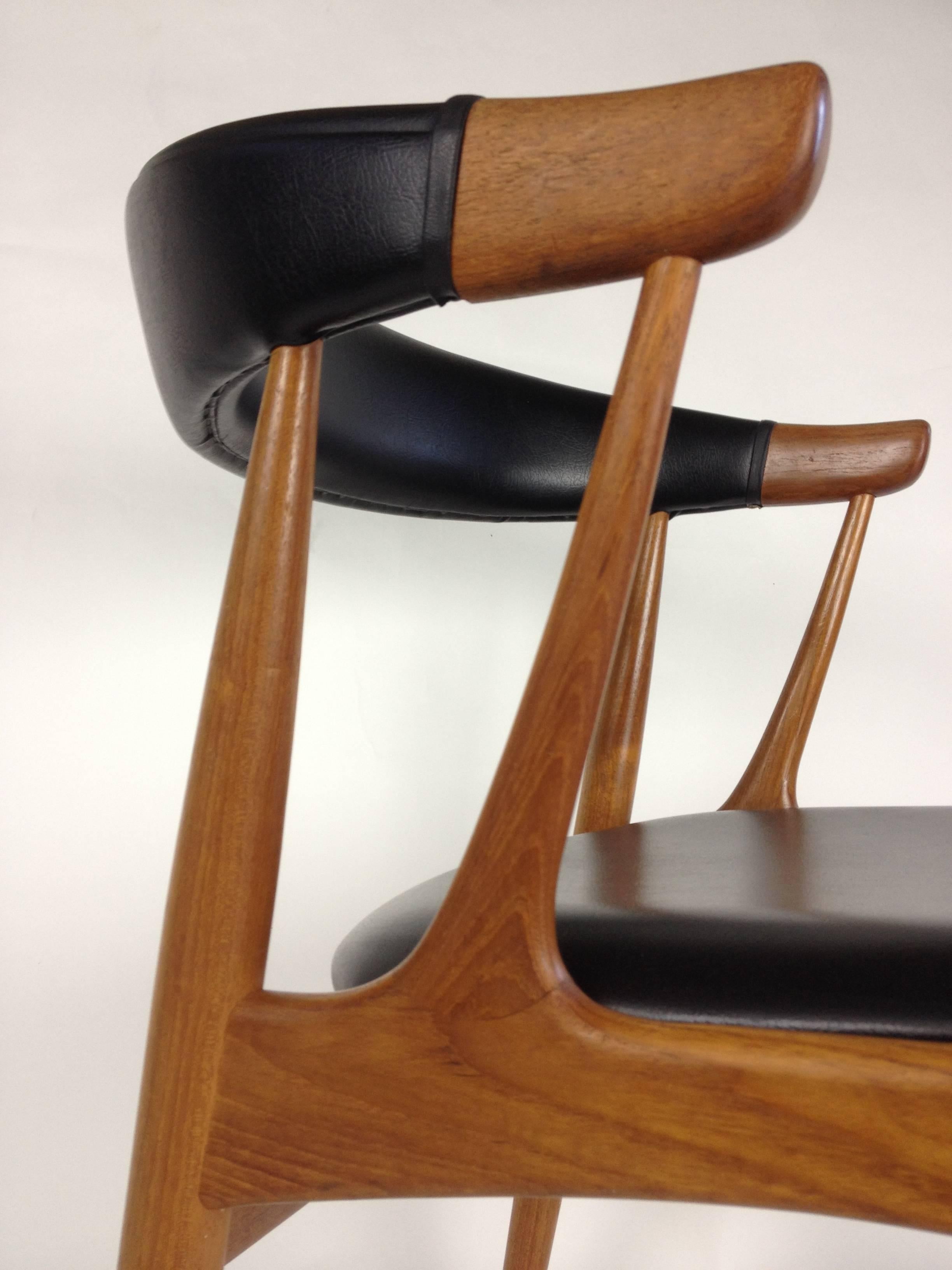 Striking Mid-Century Modern Teak Chair Designed by Johannes Andersen - Denmark For Sale 2