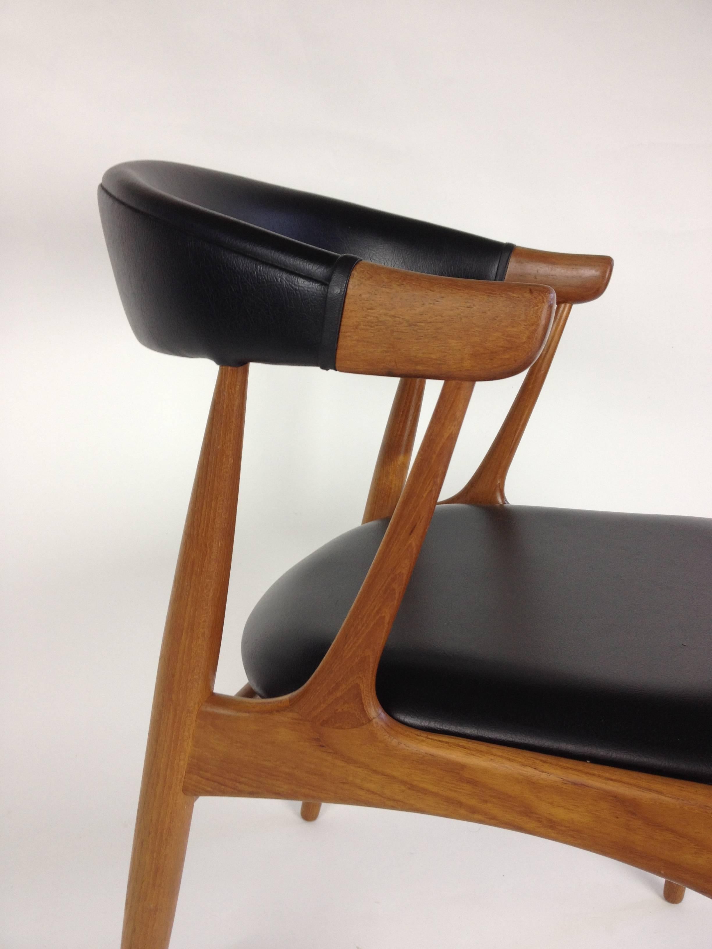 Striking Mid-Century Modern Teak Chair Designed by Johannes Andersen - Denmark For Sale 3