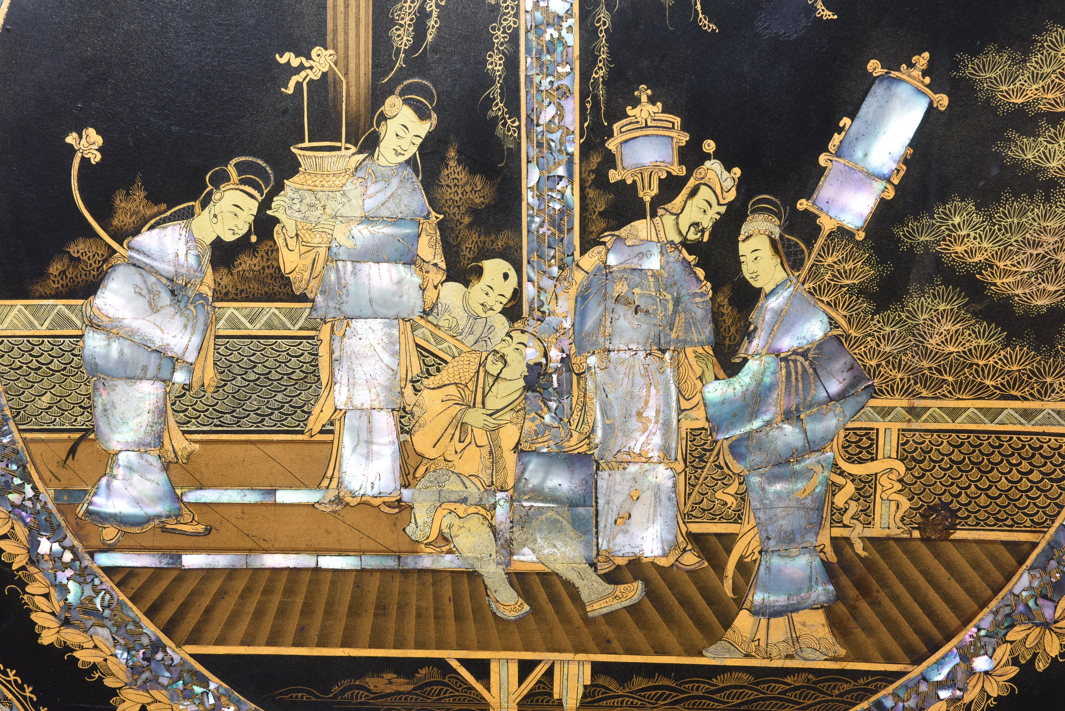 English Georgian Chinoiserie Inlaid Tilt-Top Table
