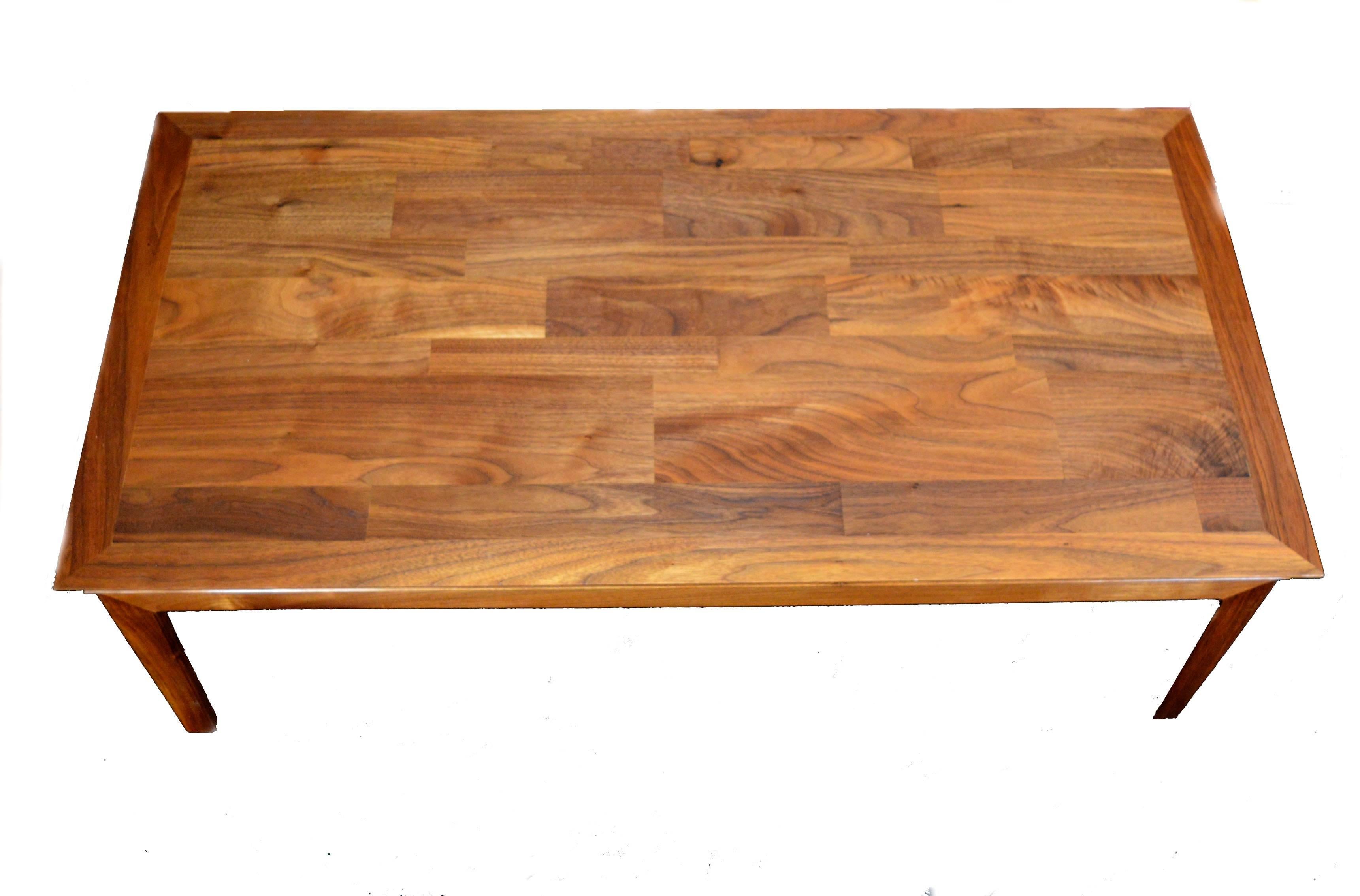 Couchtisch aus Koa-Holz von Paul Ayoob. Verso signiert 