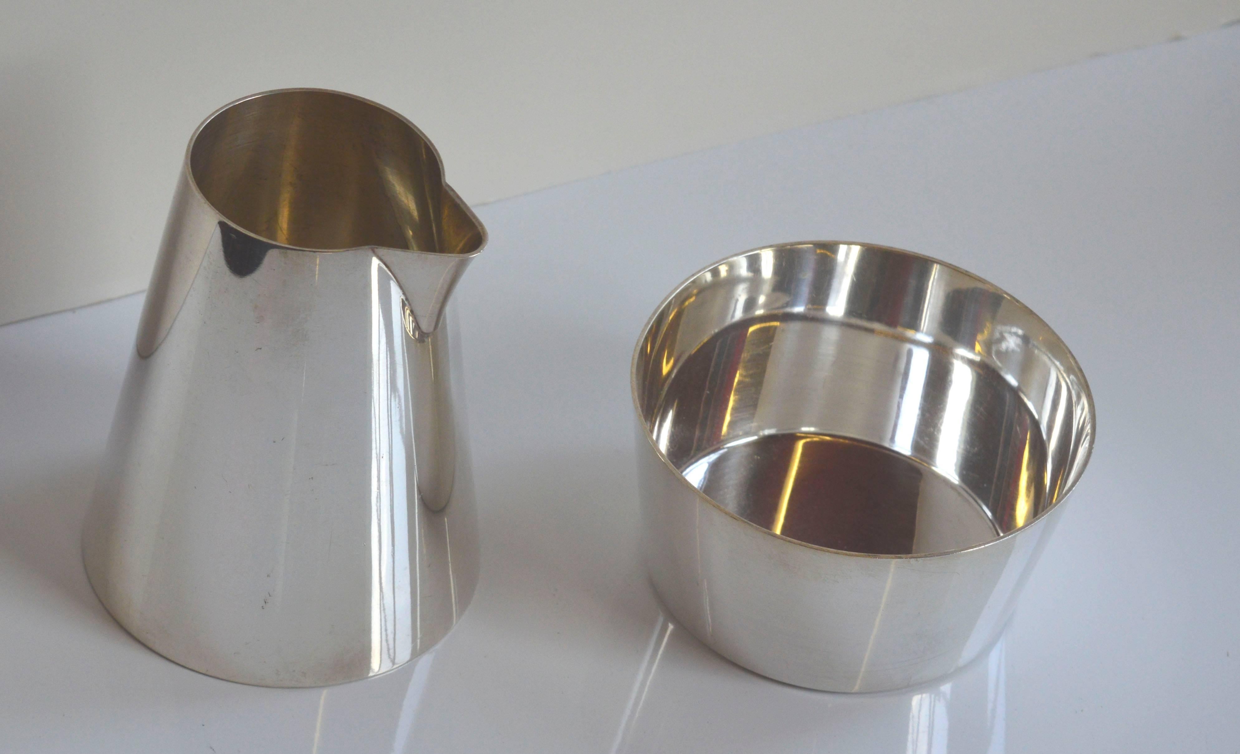 Beautiful Tiffany & Co modern sugar and creamer set in sterling silver. Would make a lovely wedding or anniversary gift. Marked on bottom with Tiffany & Co. Sterling 565. Creamer measures: 3.25