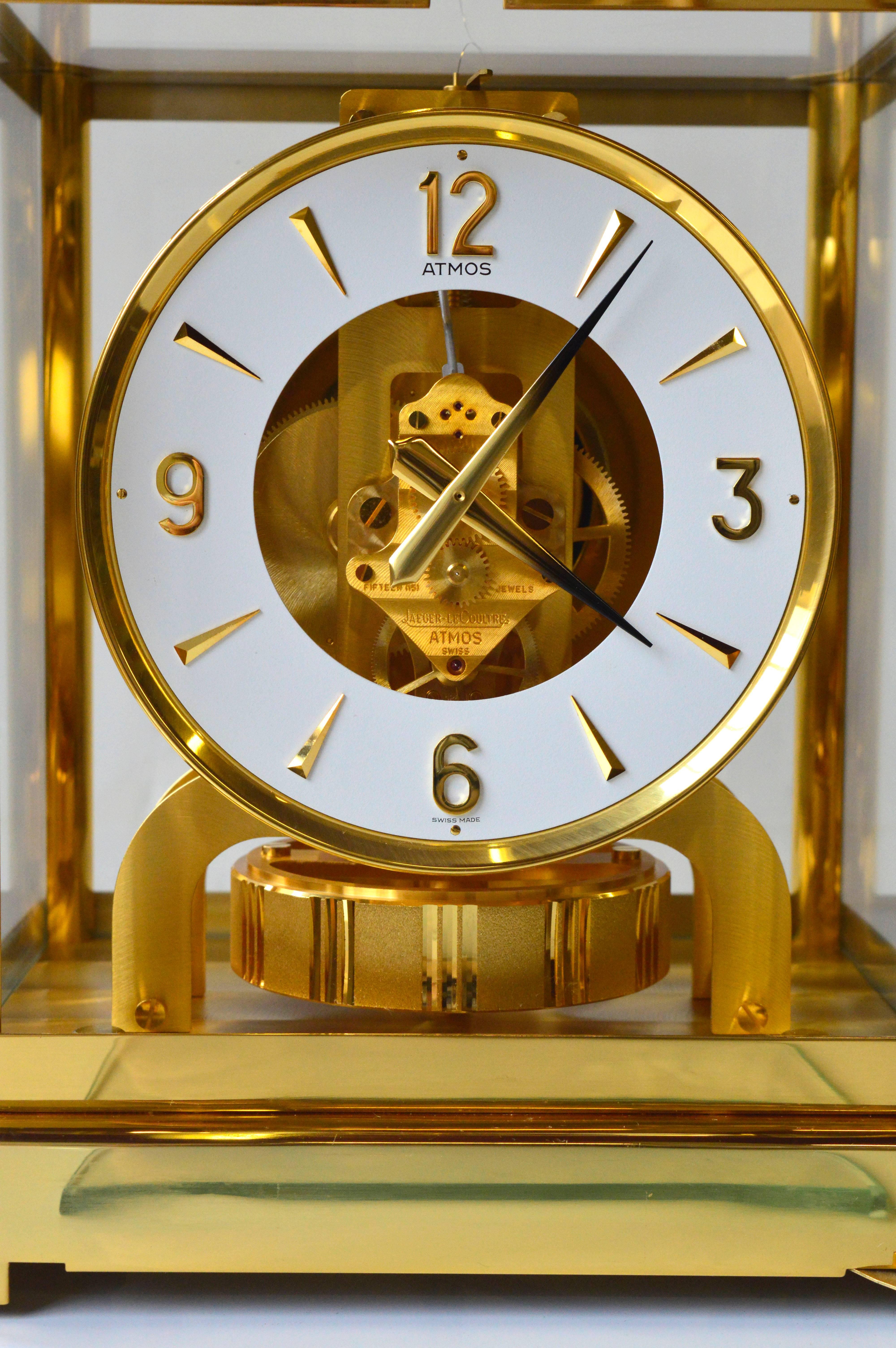Jaeger-LeCoultre Atmos perpetual motion gold-plated 15 jewel clock. Model number 528-8, circa 1982. The clock is in perfect working order, white dial is in excellent condition, has Arabic gold-plated over brass numerals going around the clock face.