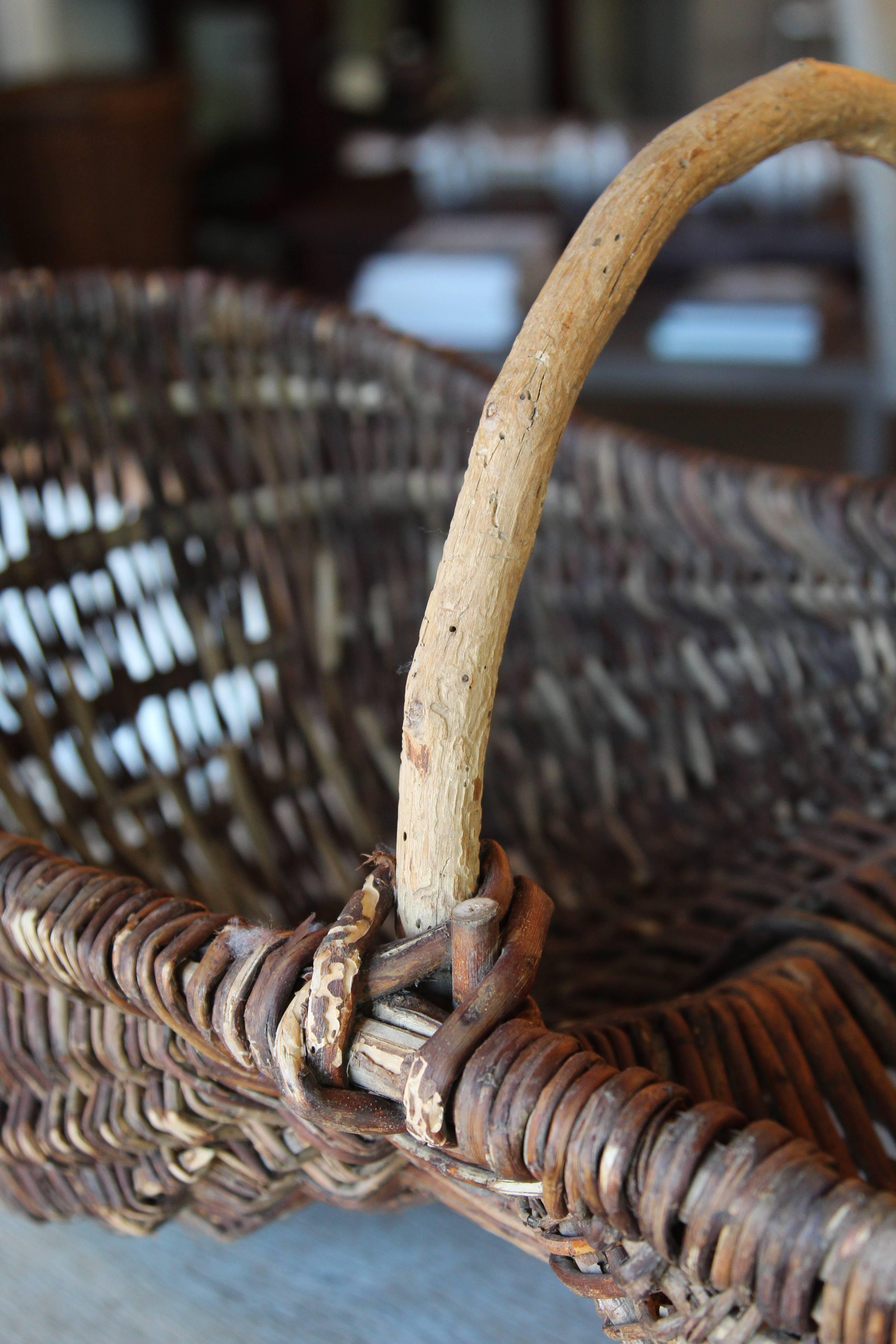 Late 19th Century French Grape Gathering Basket In Excellent Condition In Birmingham, AL